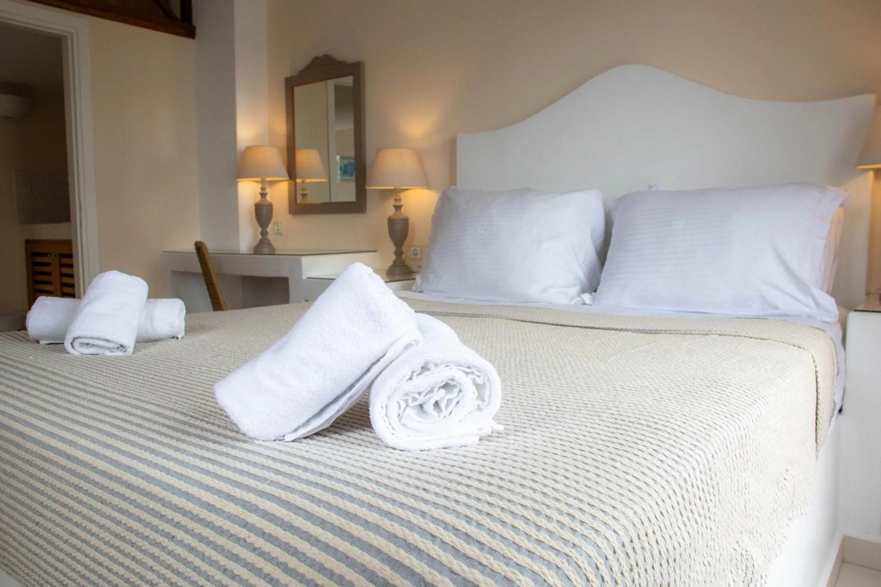 Bed in Sellada Beach