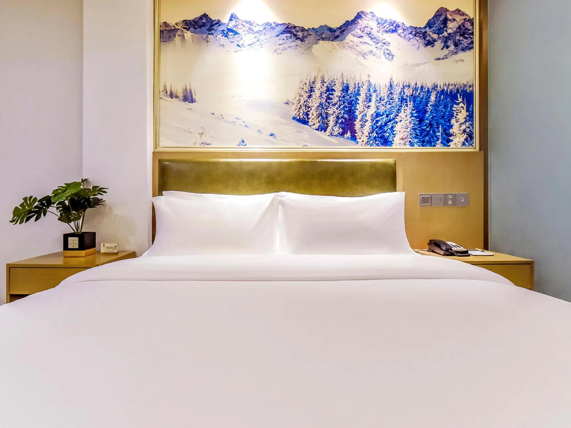 Bed in Guangzhou Huihe Hotel