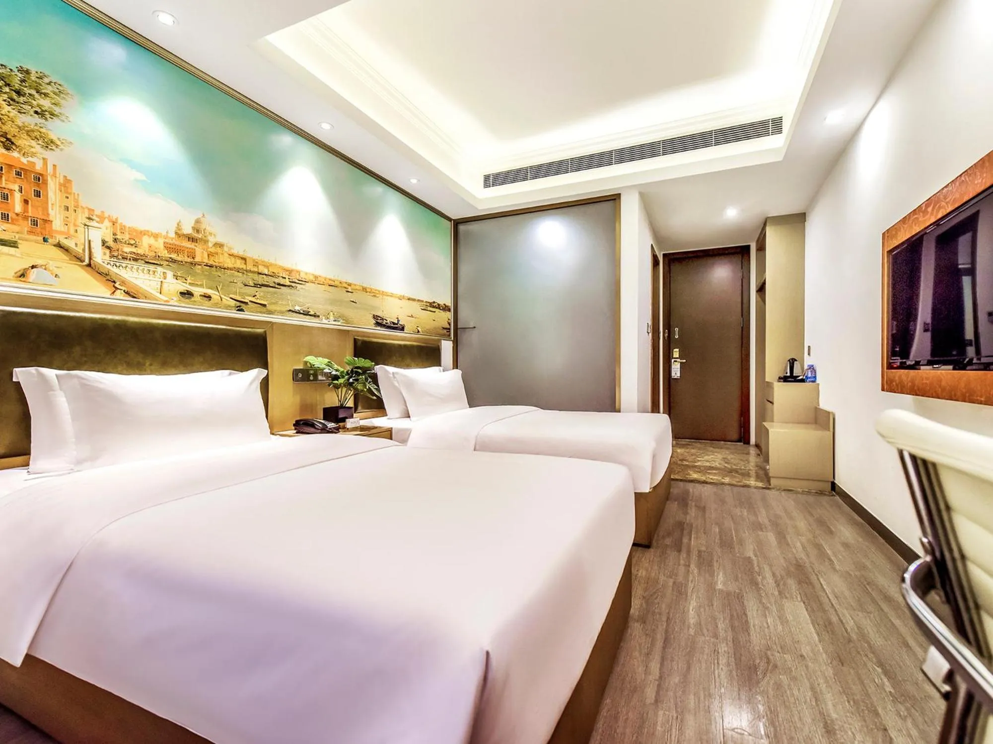 Photo of the whole room, Bed in Guangzhou Huihe Hotel