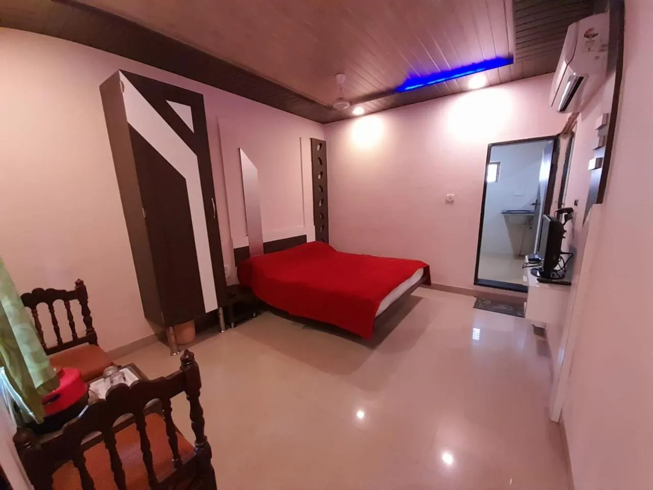 Bed in Mooljis Palace