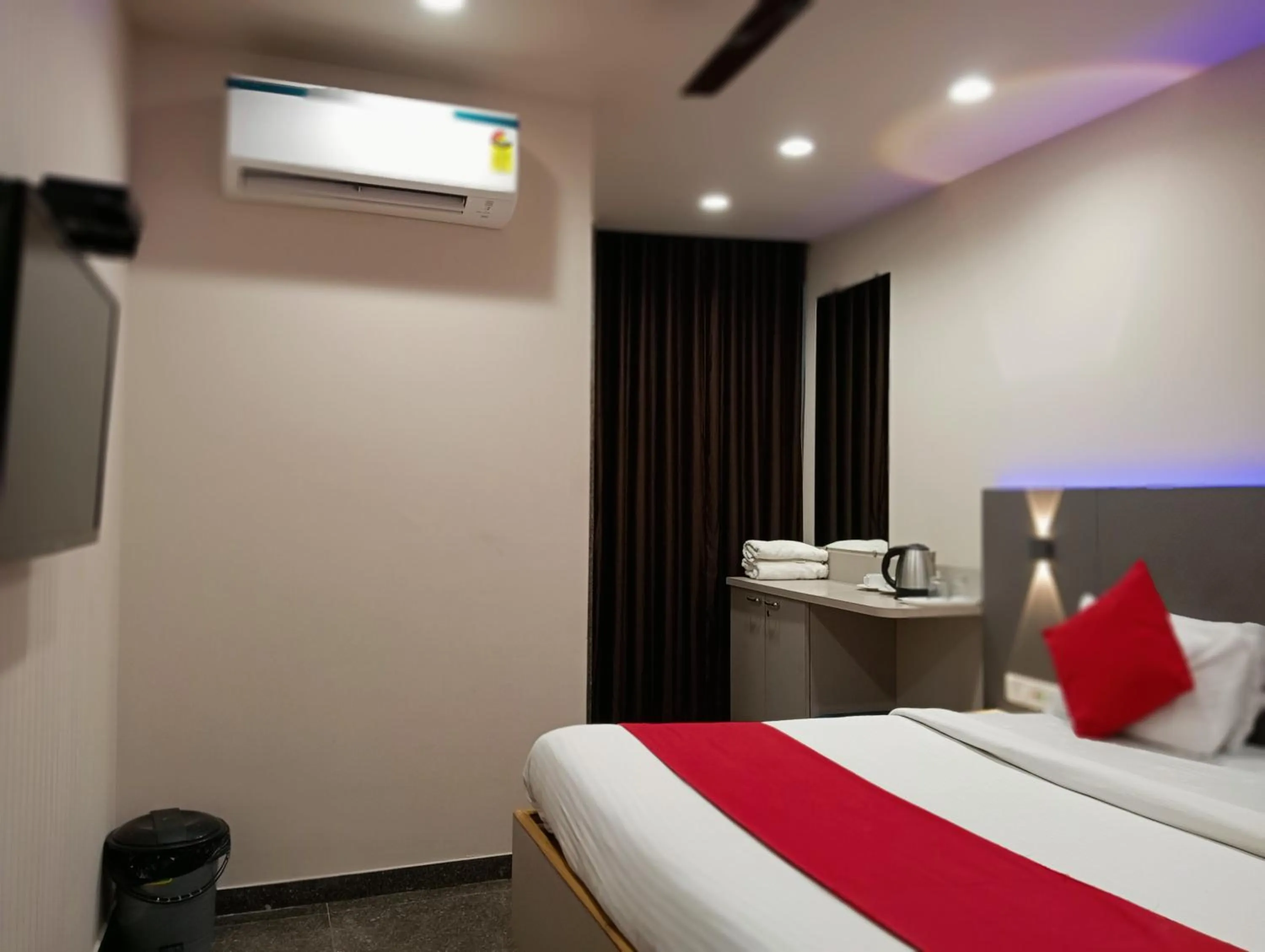 Bedroom, Bed in Hotel Royal Rituals