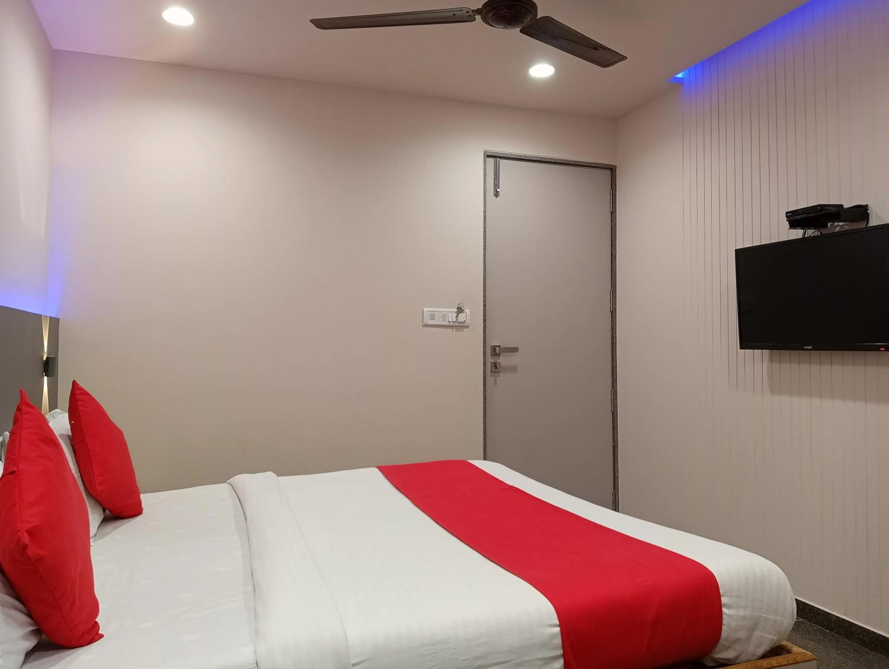 Photo of the whole room, Bed in Hotel Royal Rituals