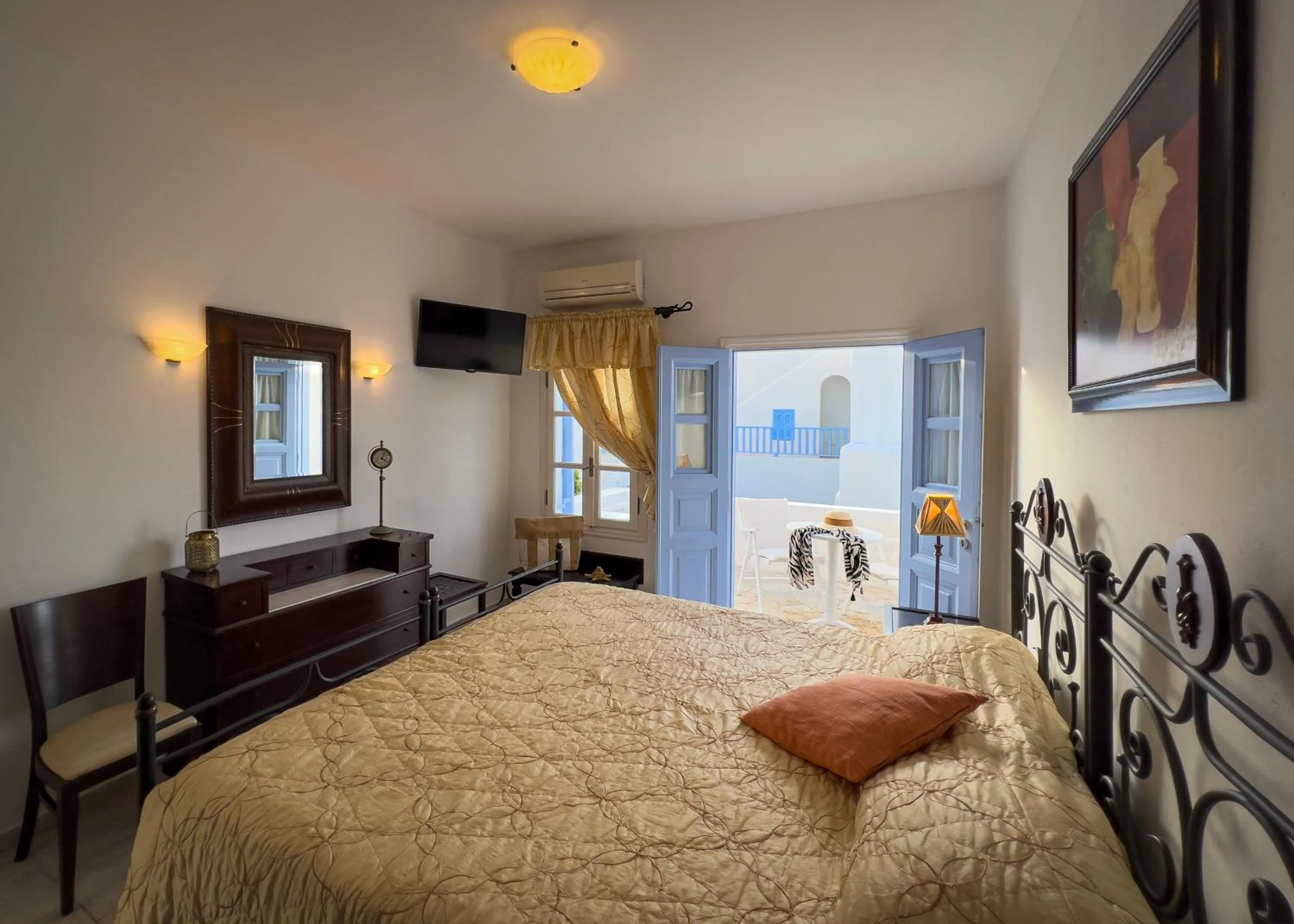 Bed in Chora Resort Hotel & Spa