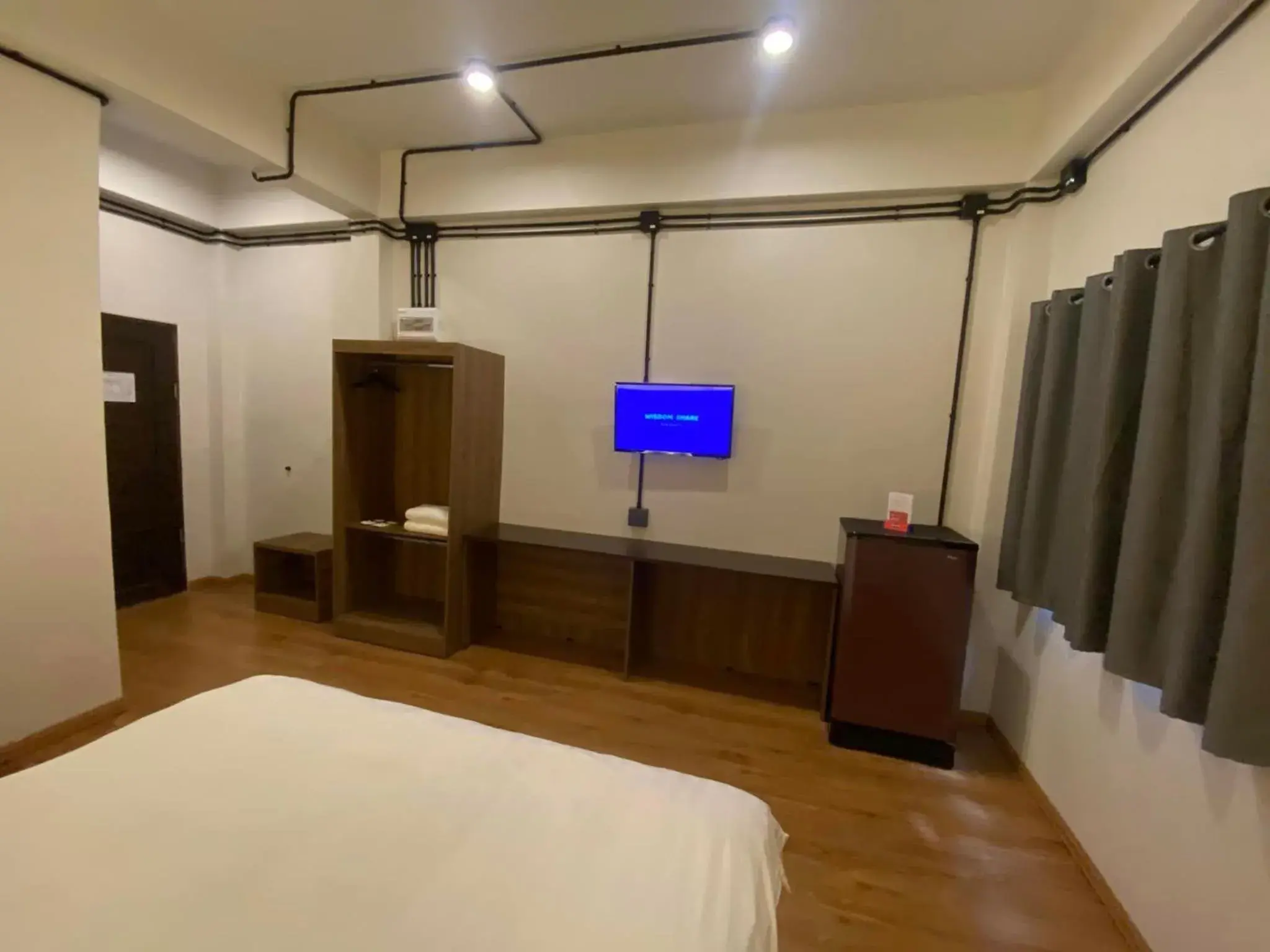 Bed in Red Heritage Hotel Bed in Red Heritage Hotel