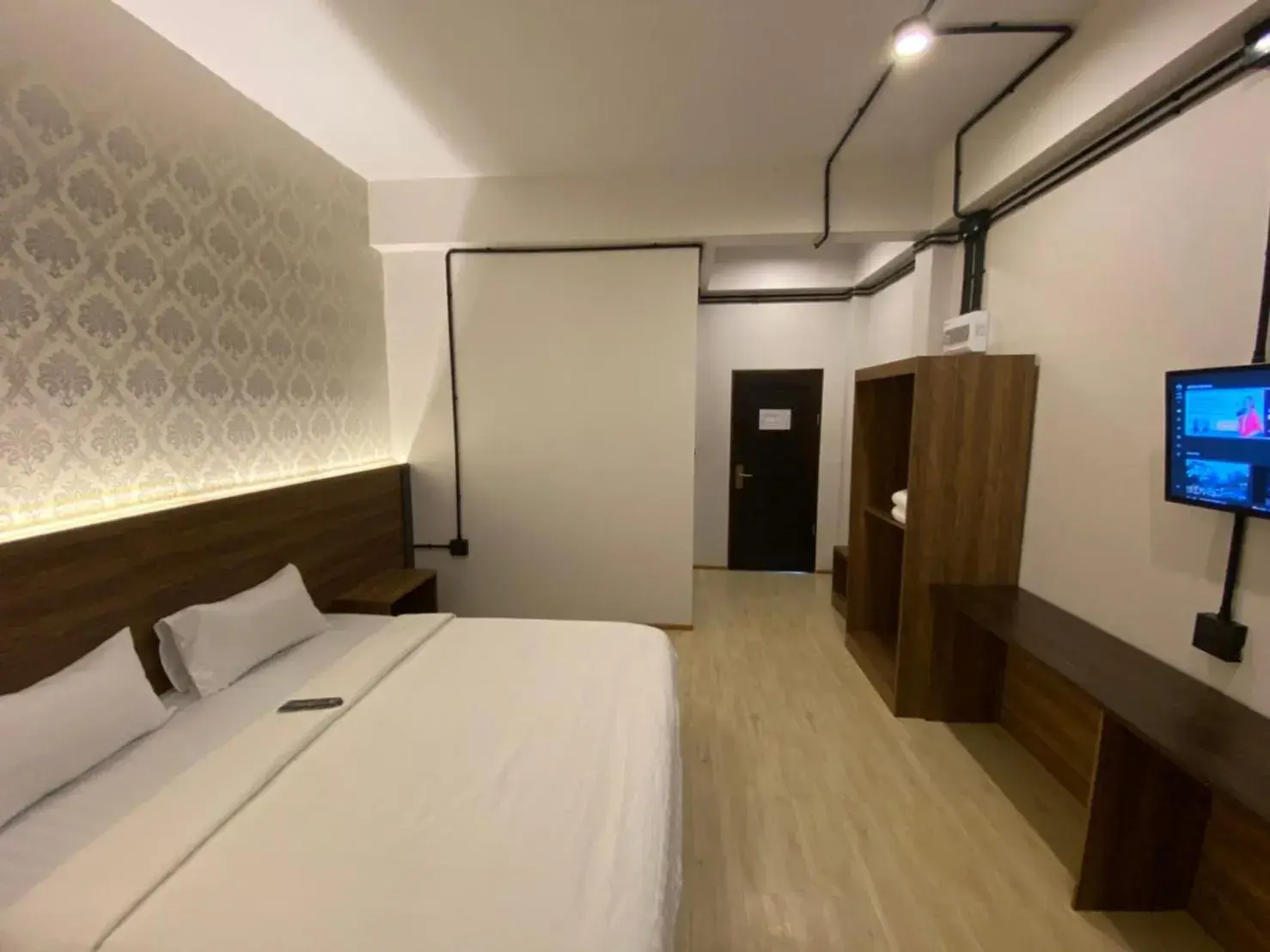 Bed in Red Heritage Hotel Bed in Red Heritage Hotel