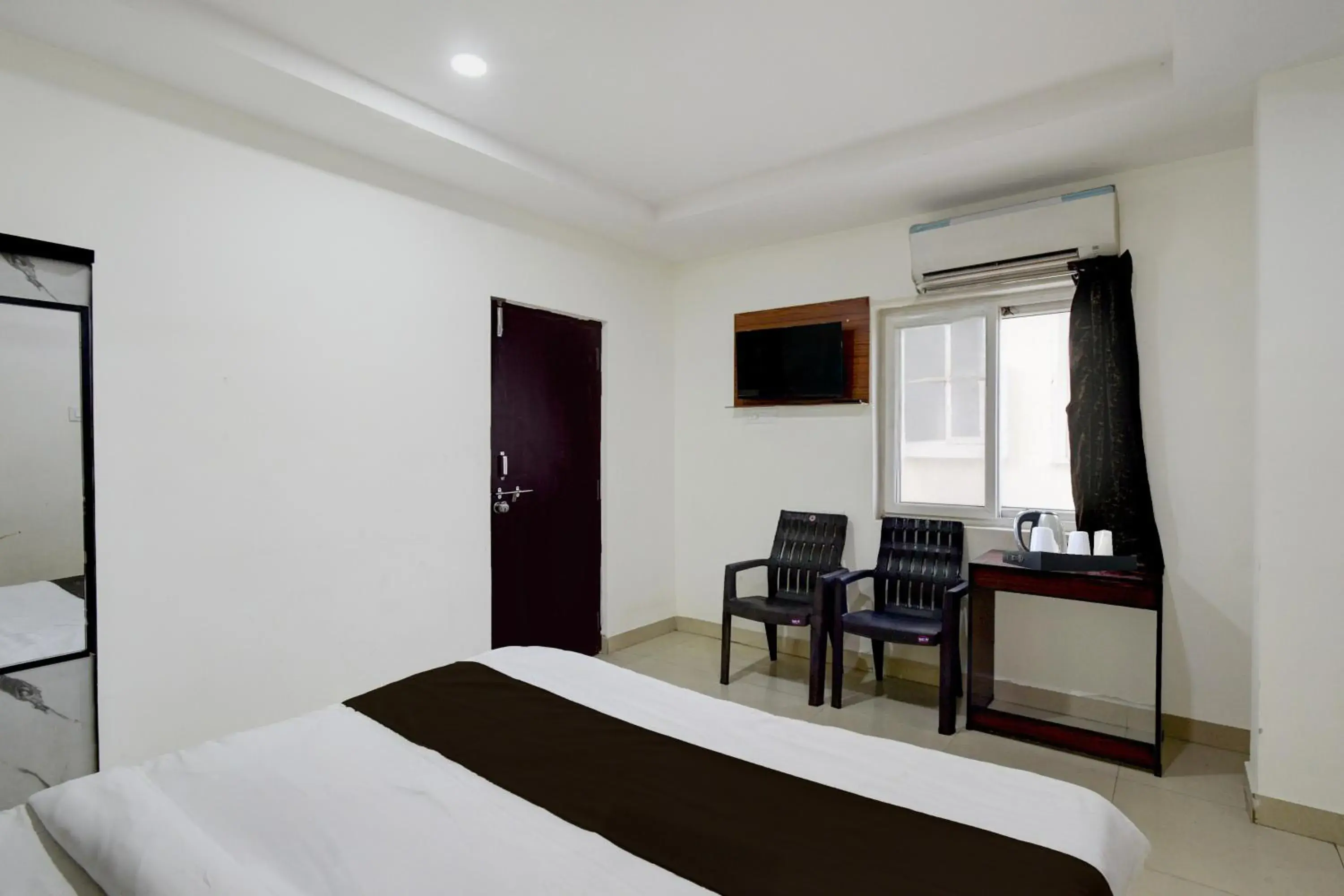 Classic Triple Room - single occupancy in Hotel O Hi-Tech City Metro Station Formerly R K Serenity Classic Triple Room - single occupancy in Hotel O Hi-Tech City Metro Station Formerly R K Serenity