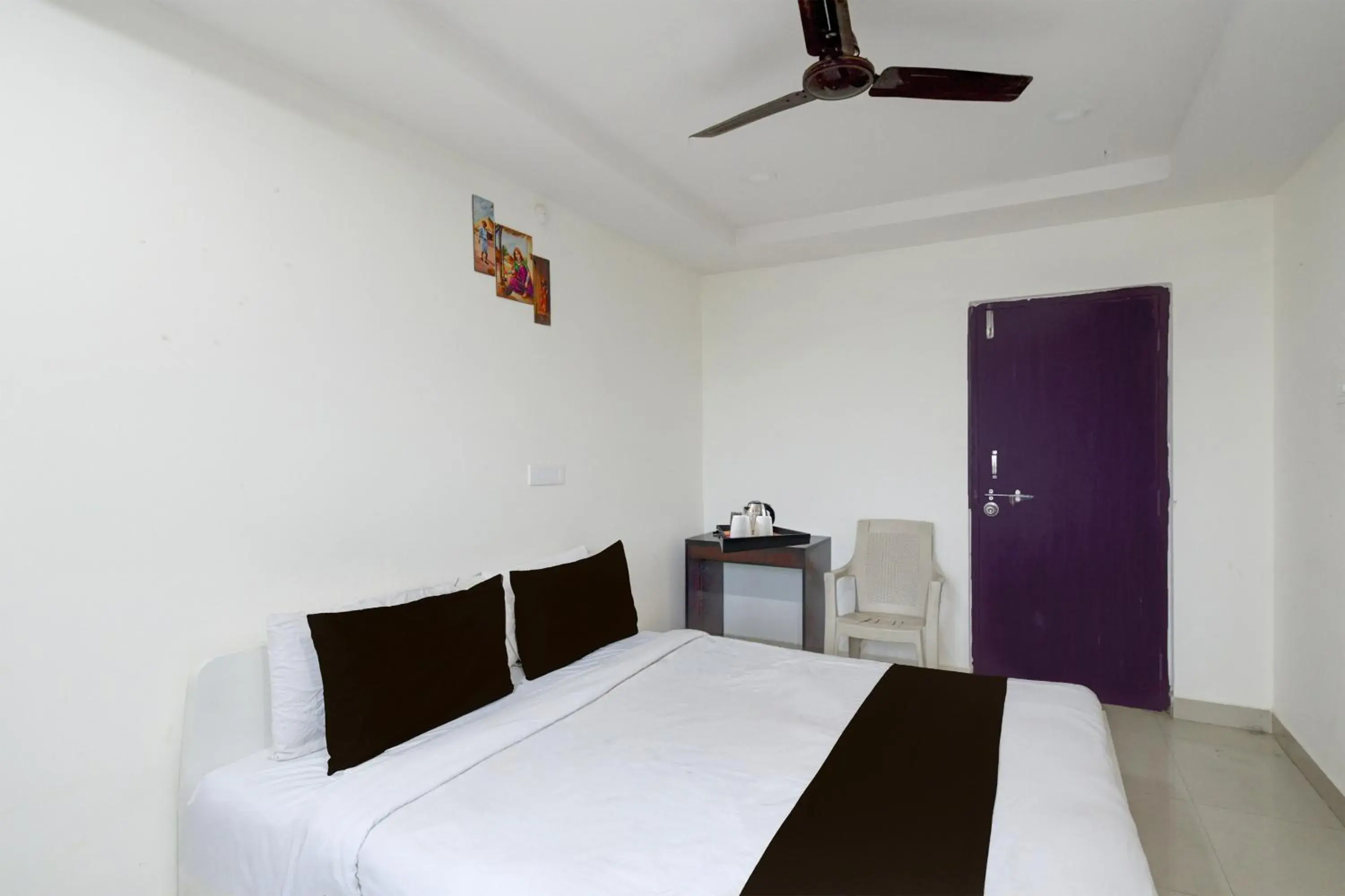 Deluxe Room - single occupancy in Hotel O Hi-Tech City Metro Station Formerly R K Serenity Deluxe Room - single occupancy in Hotel O Hi-Tech City Metro Station Formerly R K Serenity