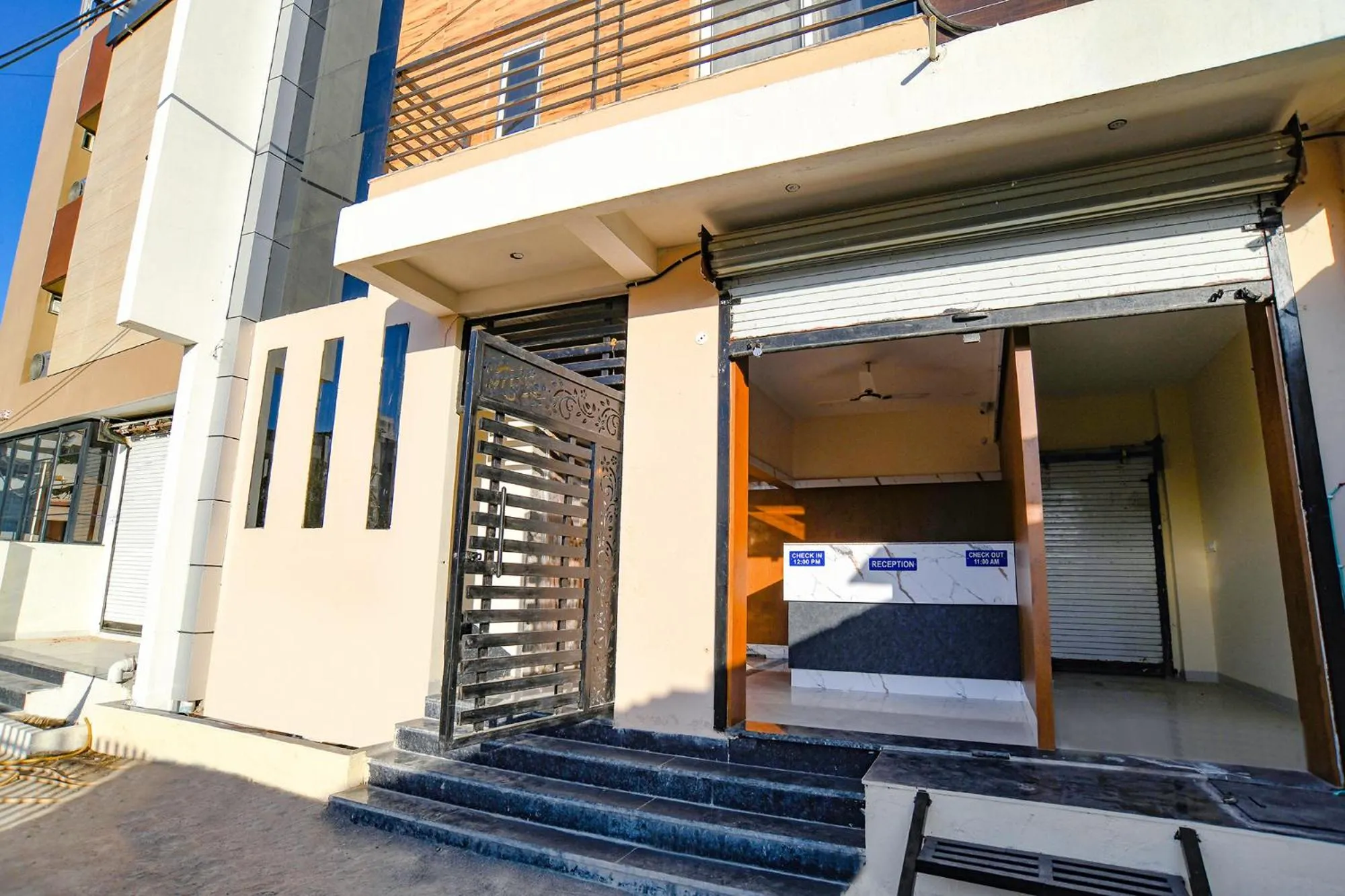 Facade/entrance in FabHotel Grand Giriraj