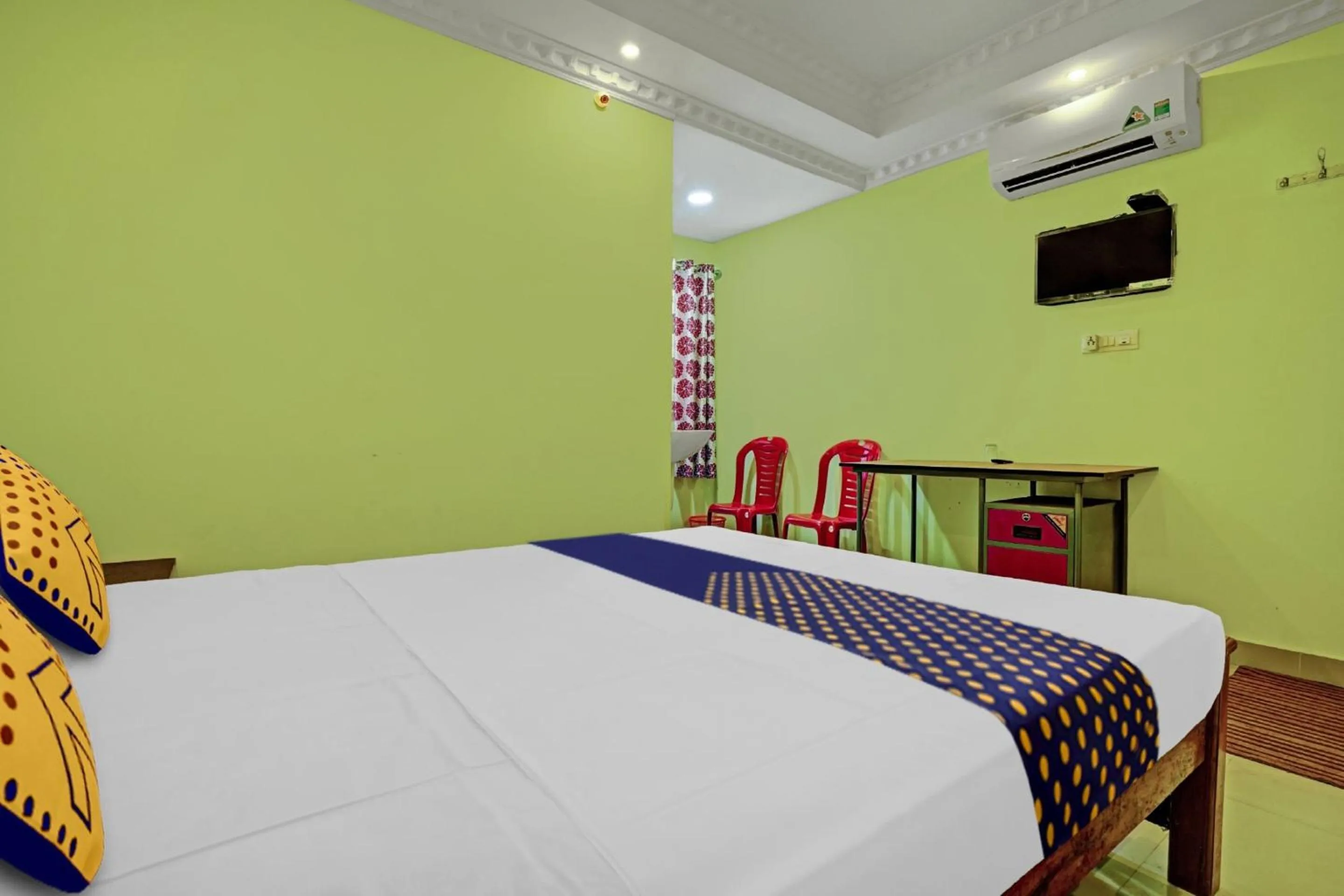 Bathroom, Bed in Hotel O SS Residency