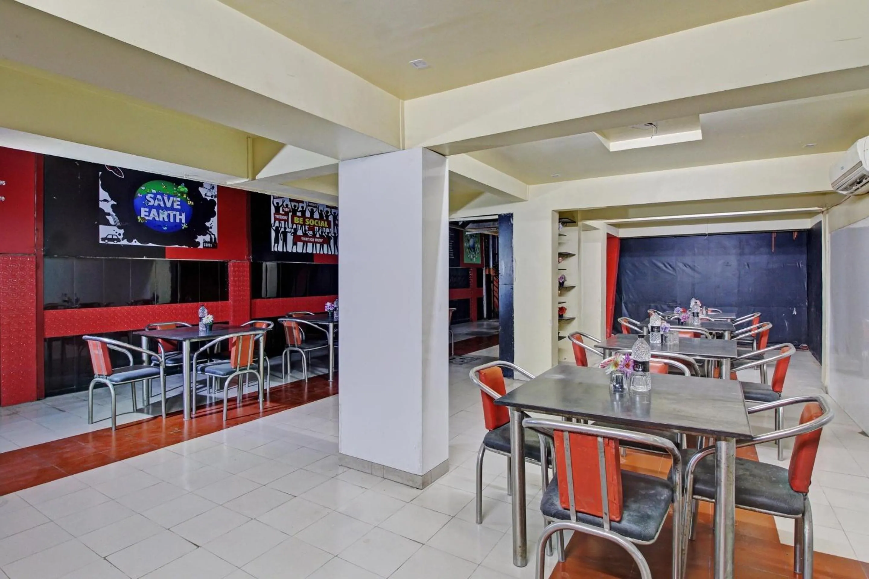 Restaurant/places to eat in Hotel O Ranjanas Hospitality