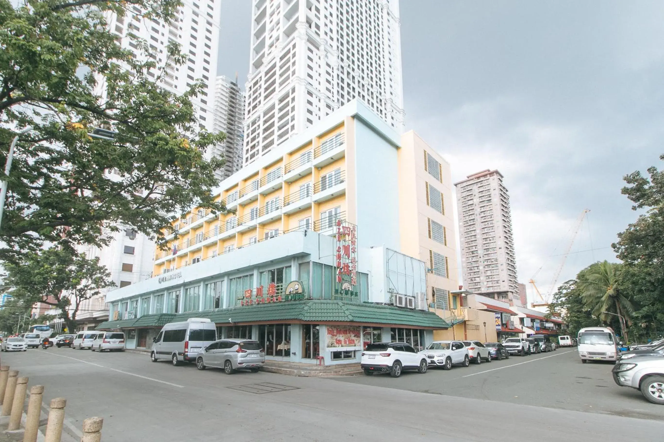 Property building in Aloha Hotel Roxas Boulevard Manila Property building in Aloha Hotel Roxas Boulevard Manila