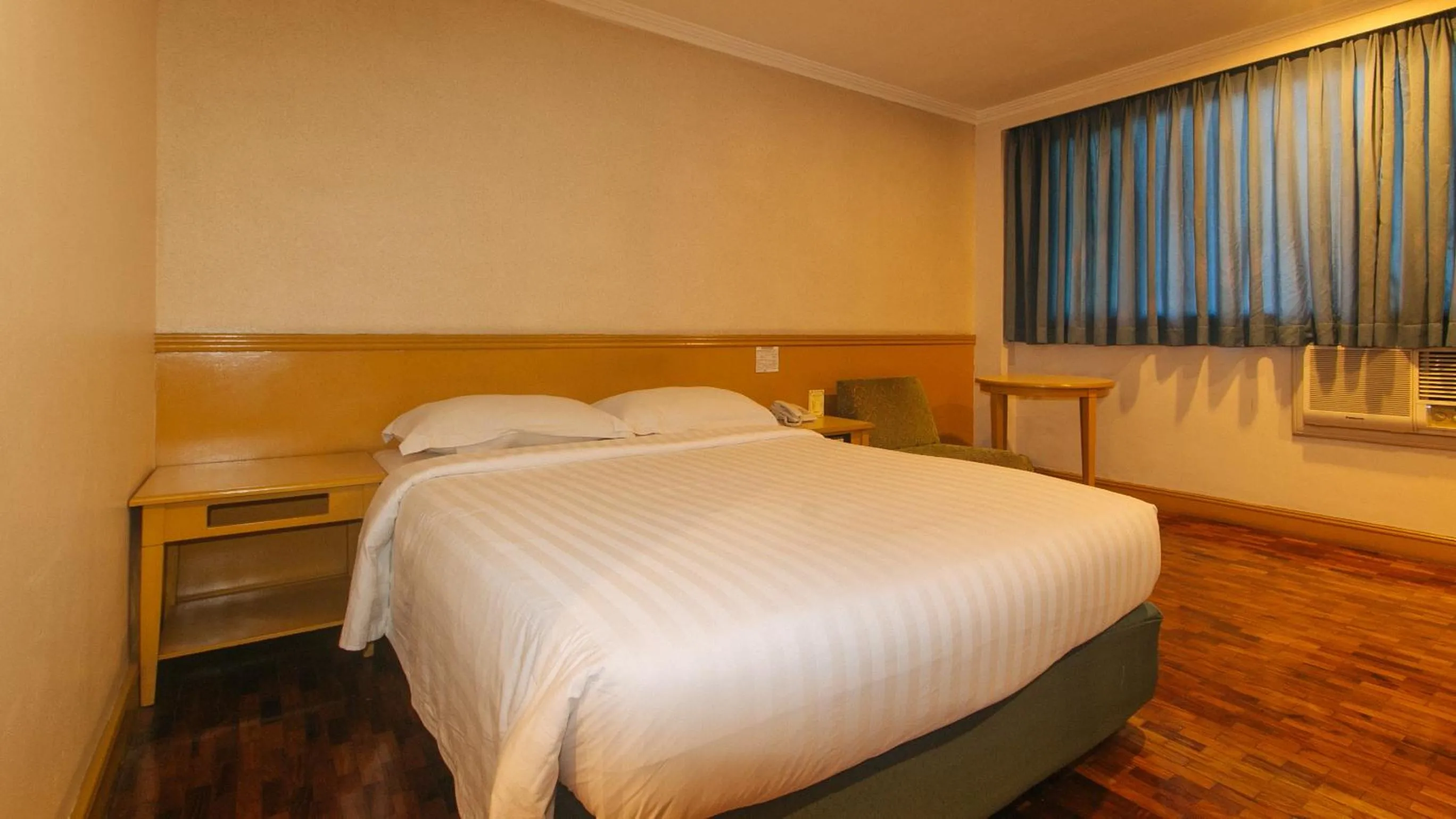 Bed in Aloha Hotel Roxas Boulevard Manila