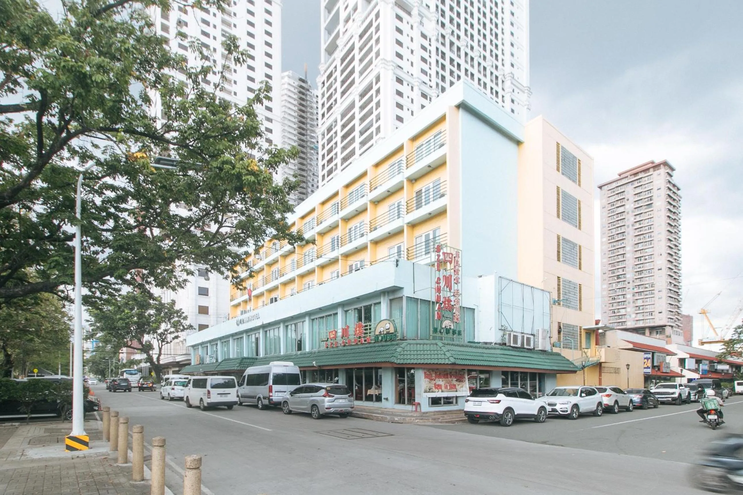 Property building in Aloha Hotel Roxas Boulevard Manila