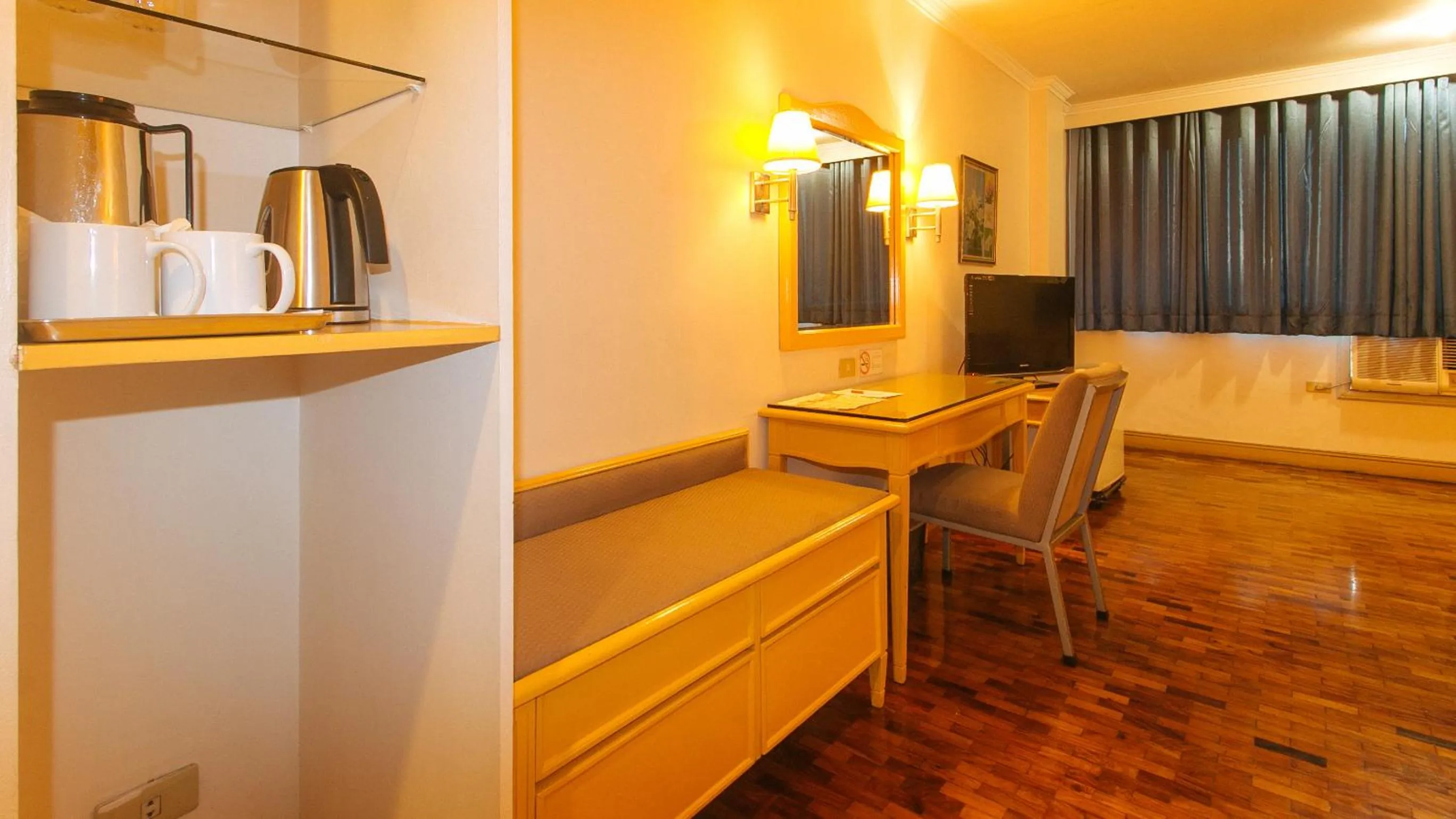 Coffee/tea facilities, Bed in Aloha Hotel Roxas Boulevard Manila