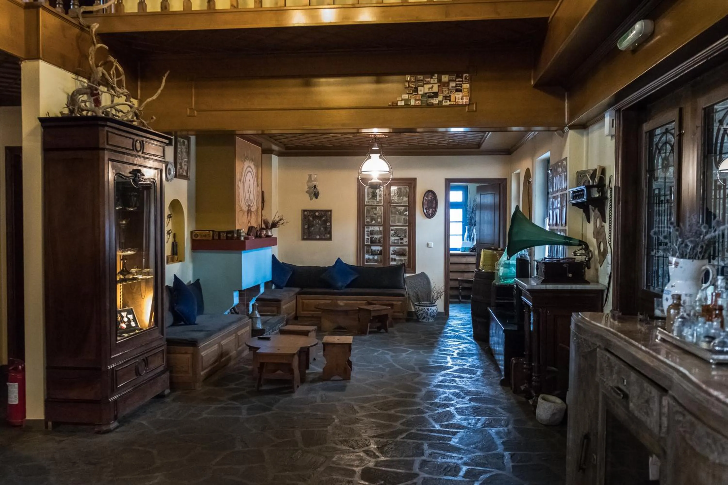 Communal lounge/ TV room in Petroto