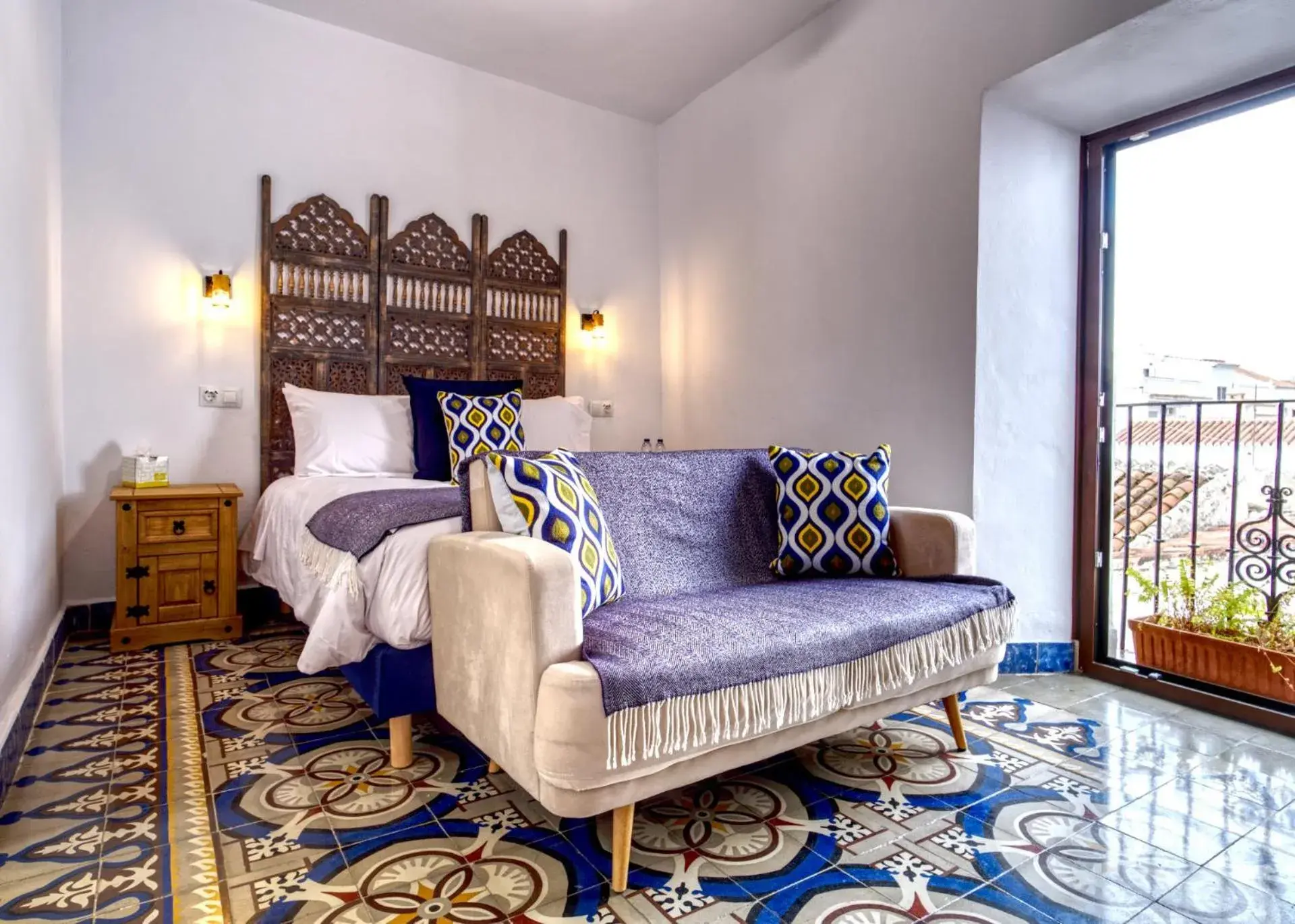 King Room with Balcony in La Vieja Botica King Room with Balcony in La Vieja Botica