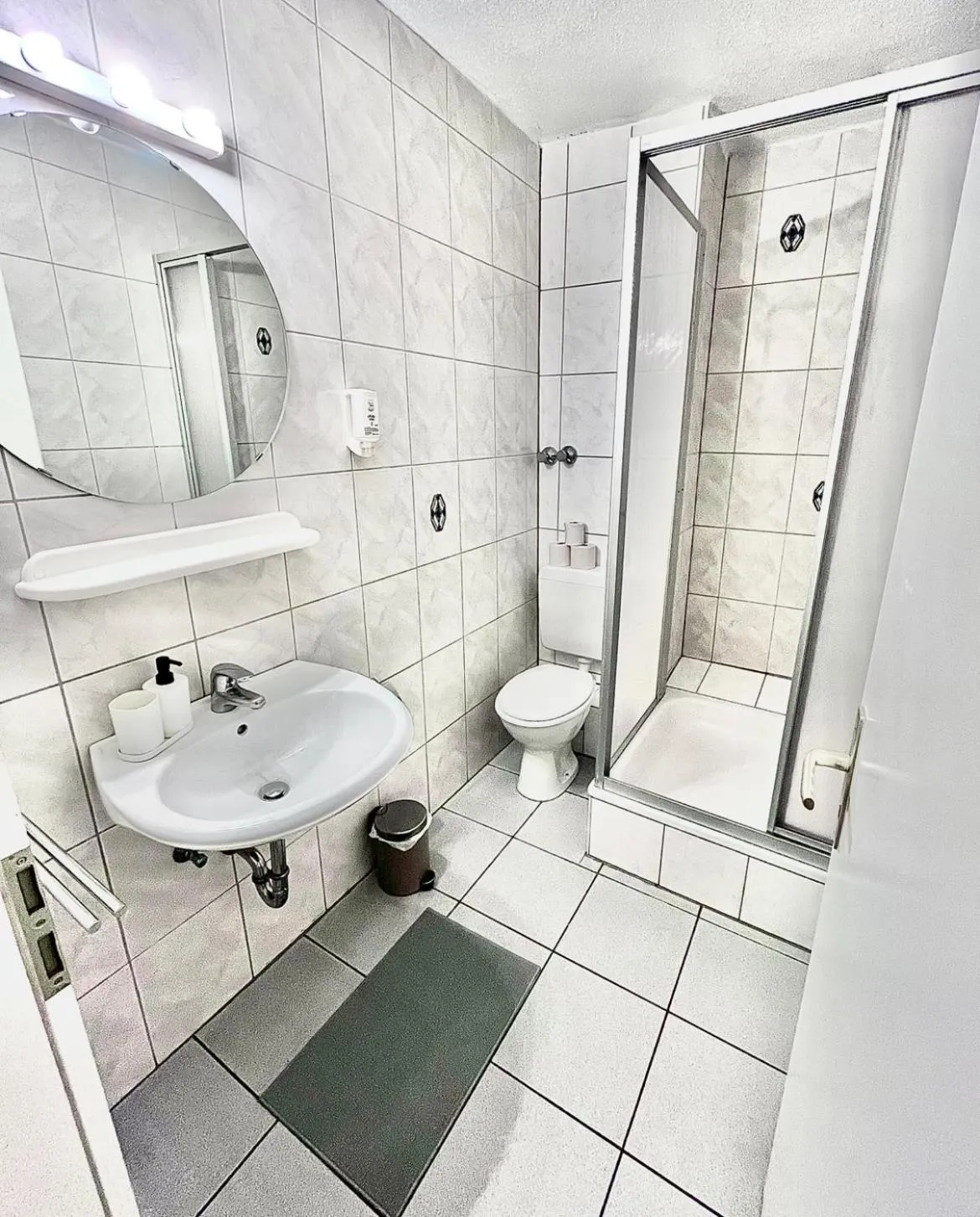 Shower in Hotel Breuer