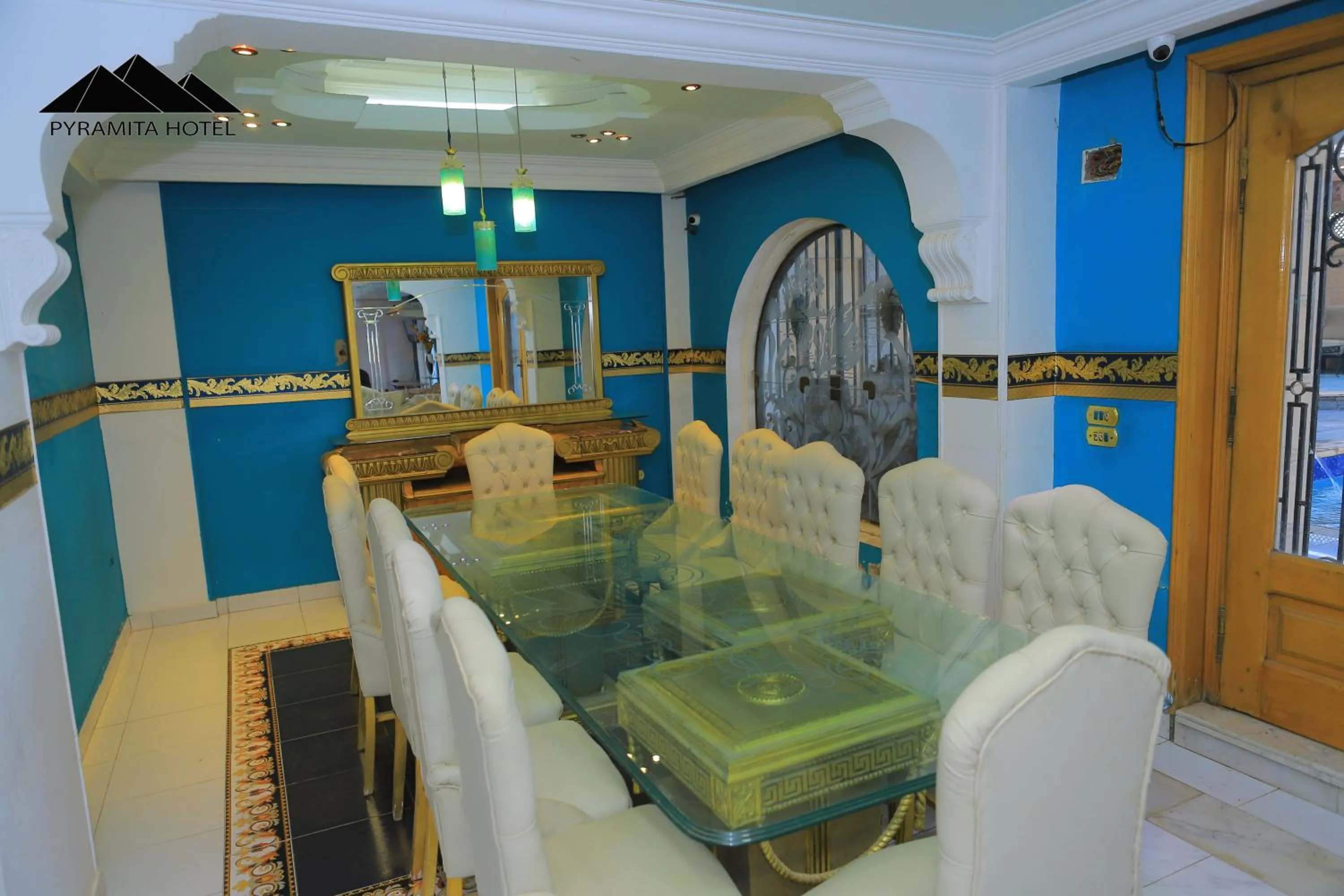 Restaurant/places to eat in Pyramita Hotel