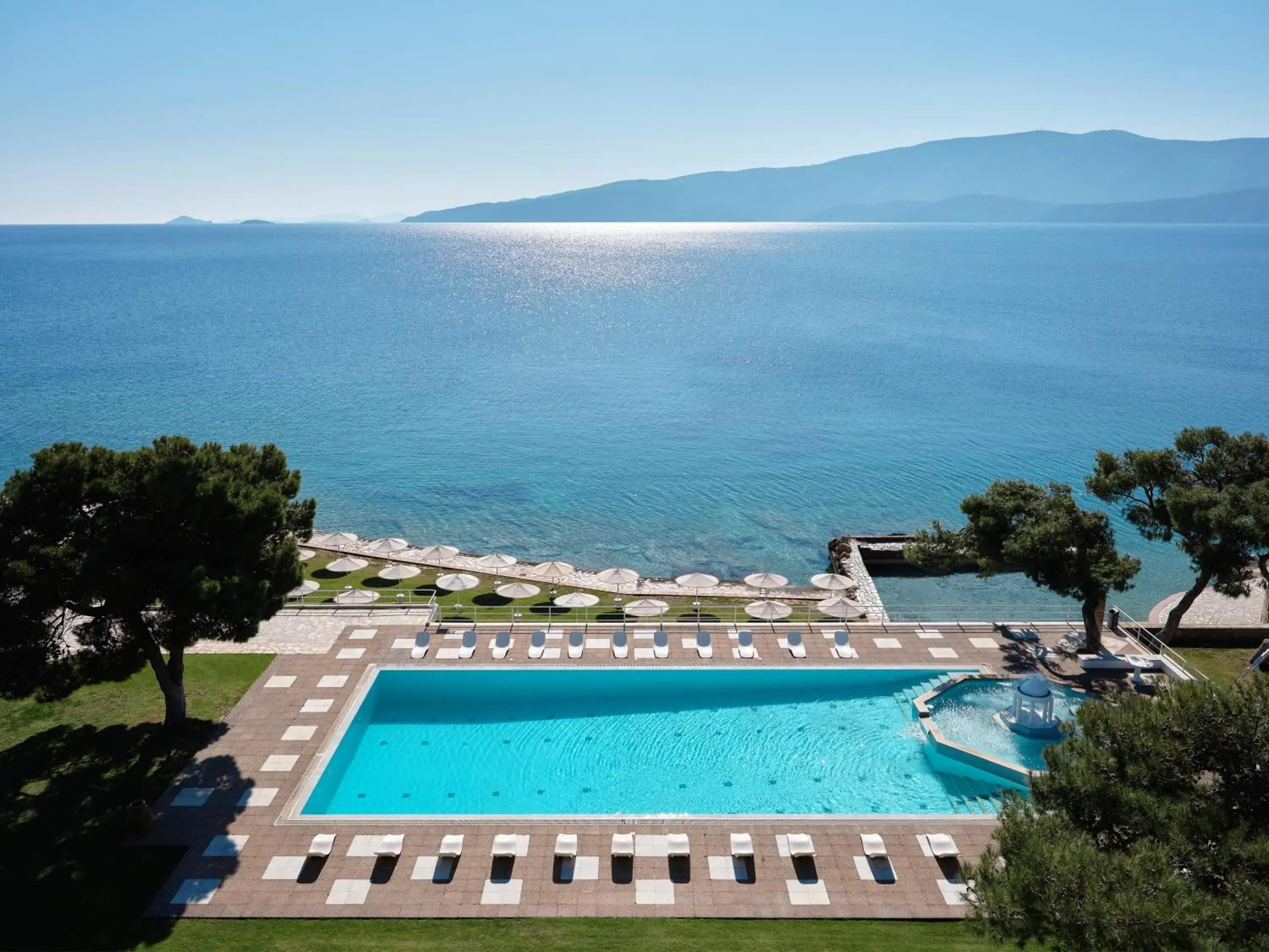 Swimming pool in Kalamaki Beach Resort Swimming pool in Kalamaki Beach Resort