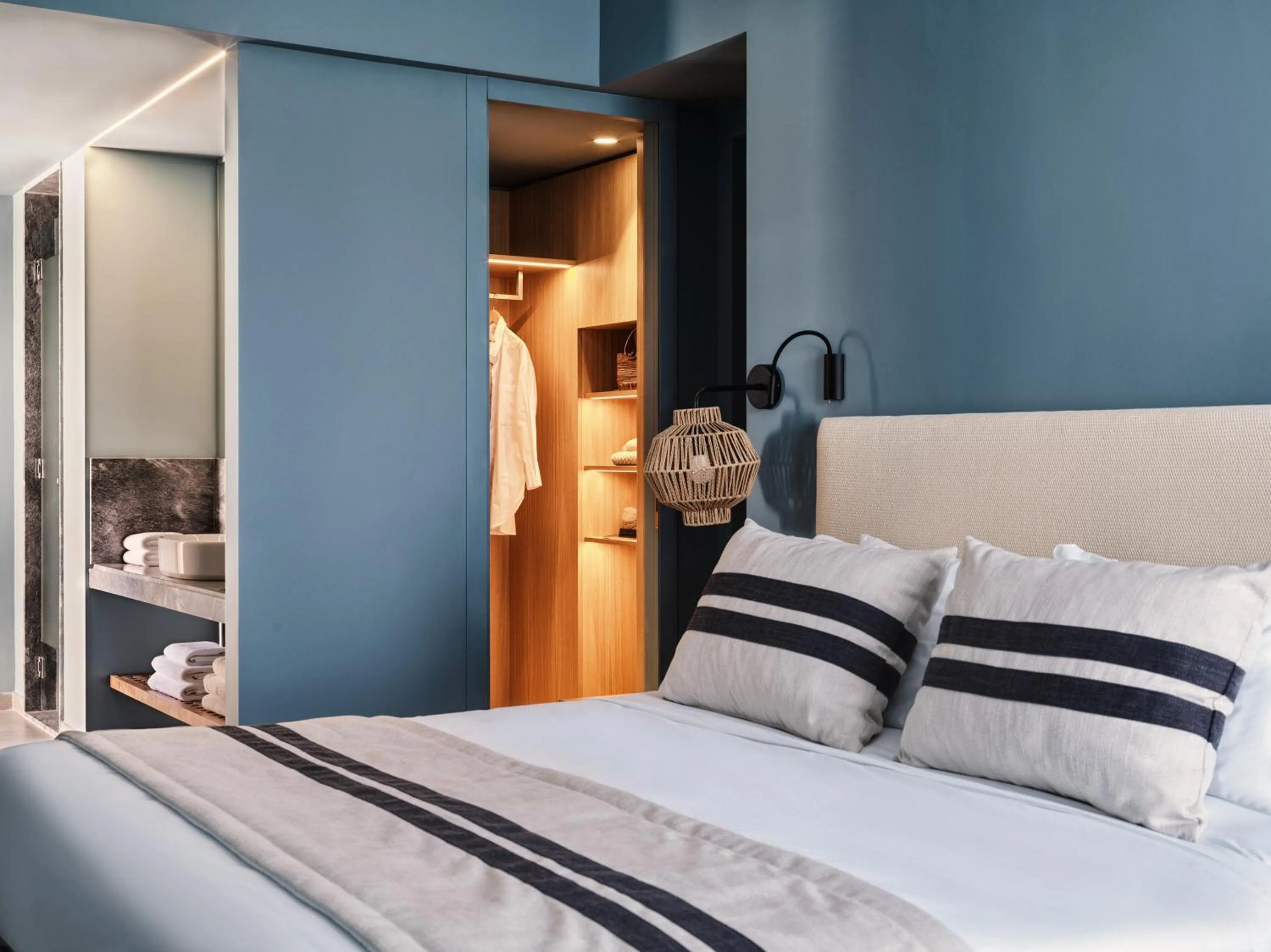 wardrobe, Bed in Kalamaki Beach Resort