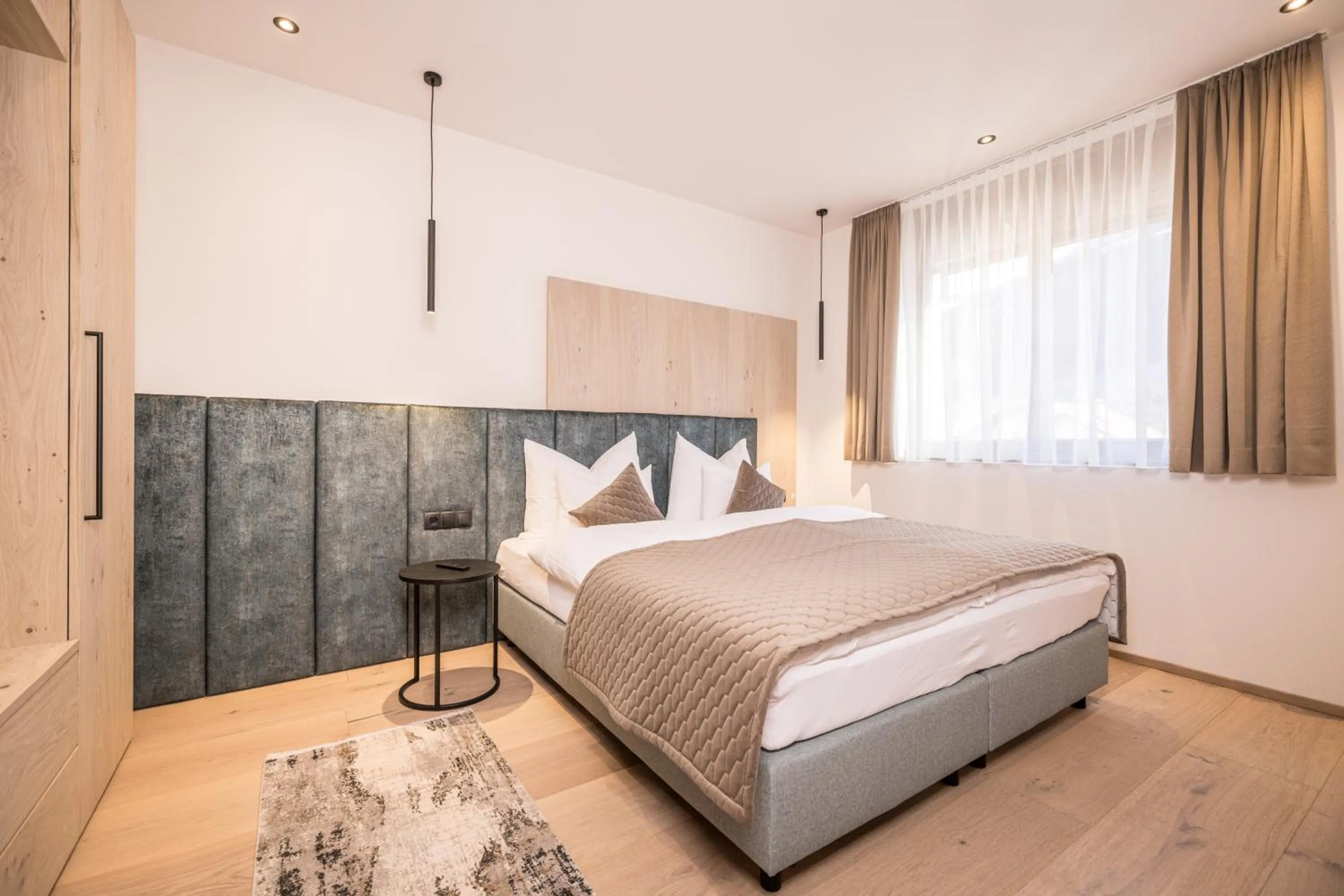 Bedroom, Bed in Die Zillertalerin