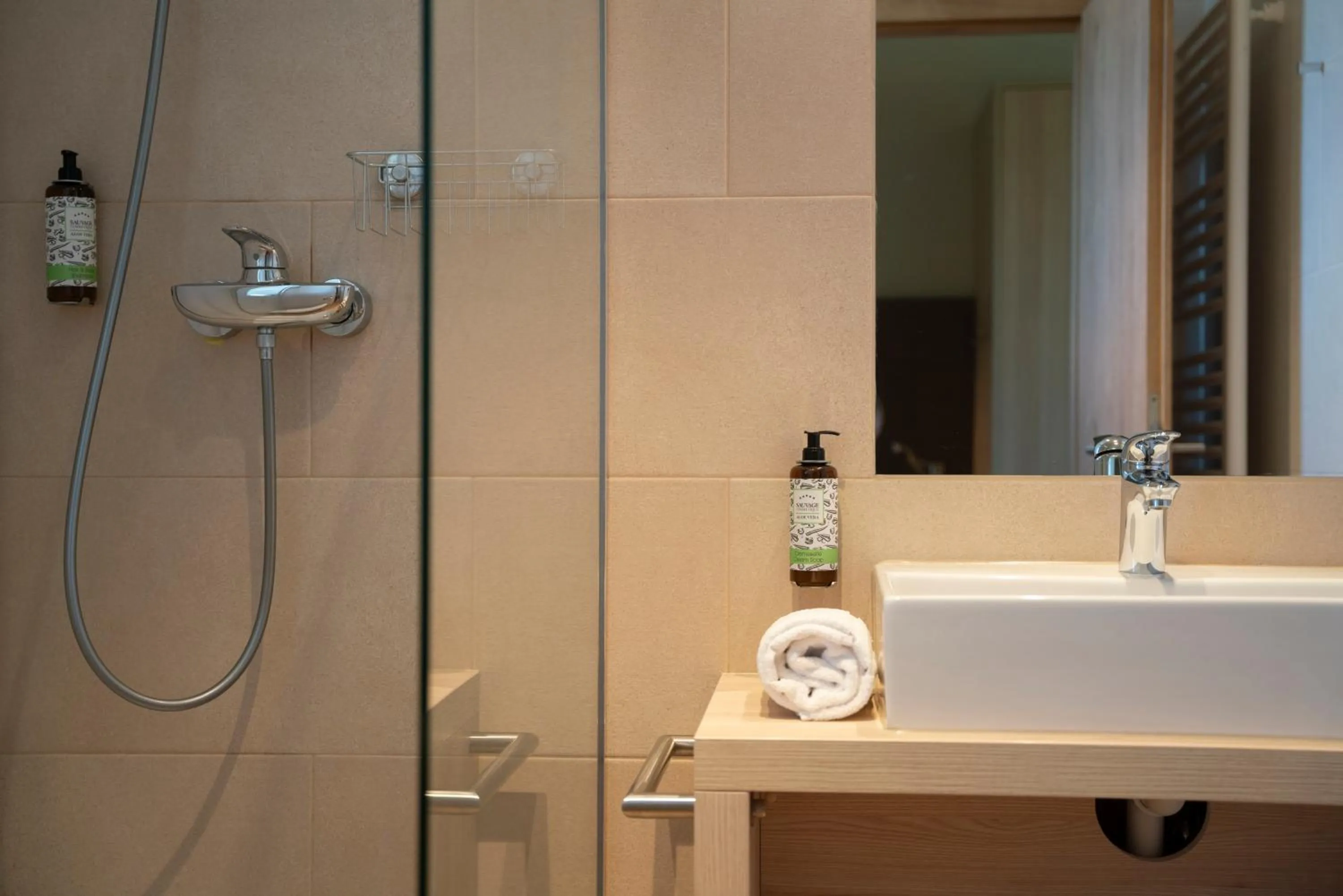 Shower in Mainfranken Motel - Anreise rund um die Uhr - Neueröffnung 2023