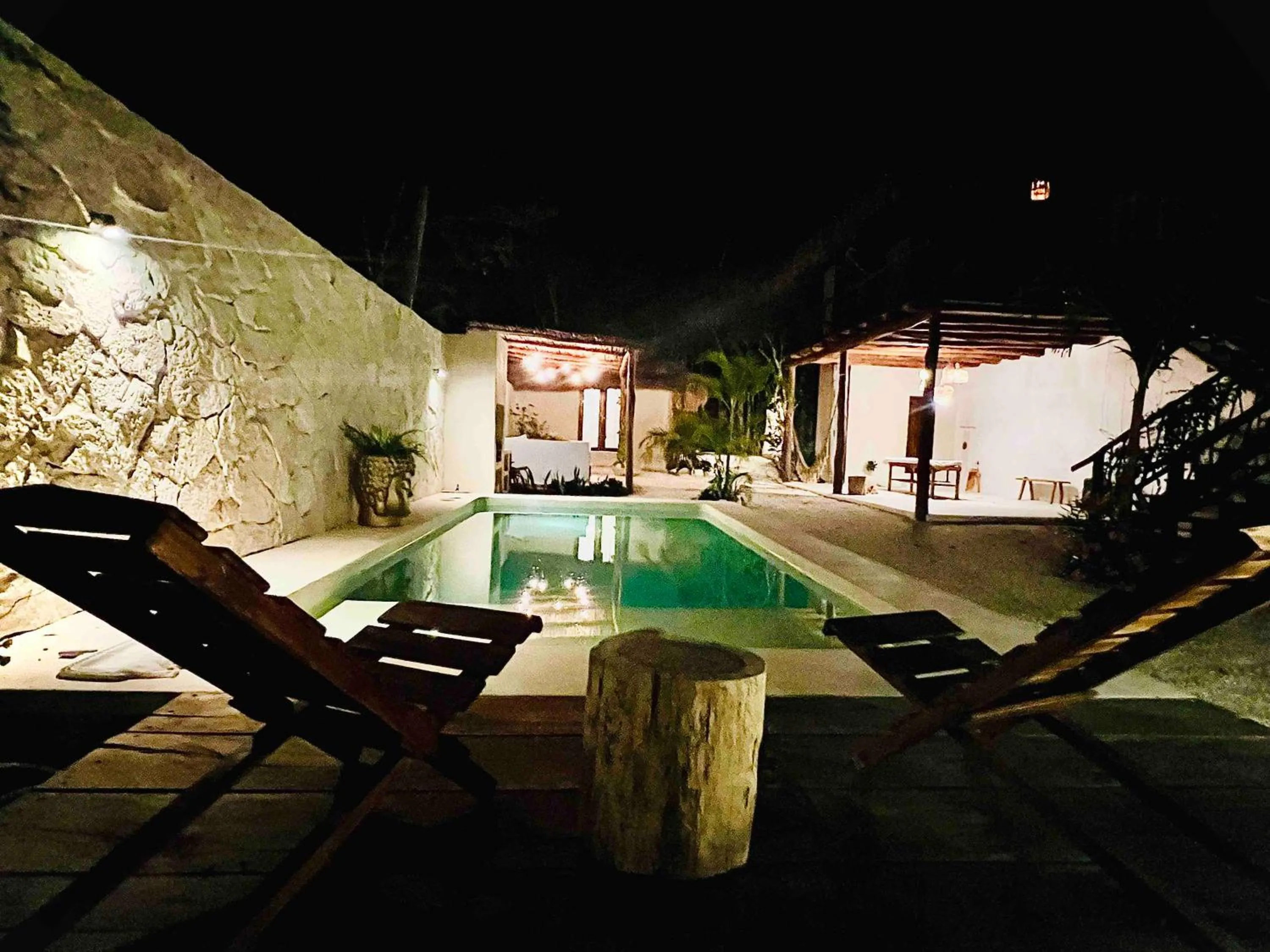 Pool view in Lodge Tzunum Jade