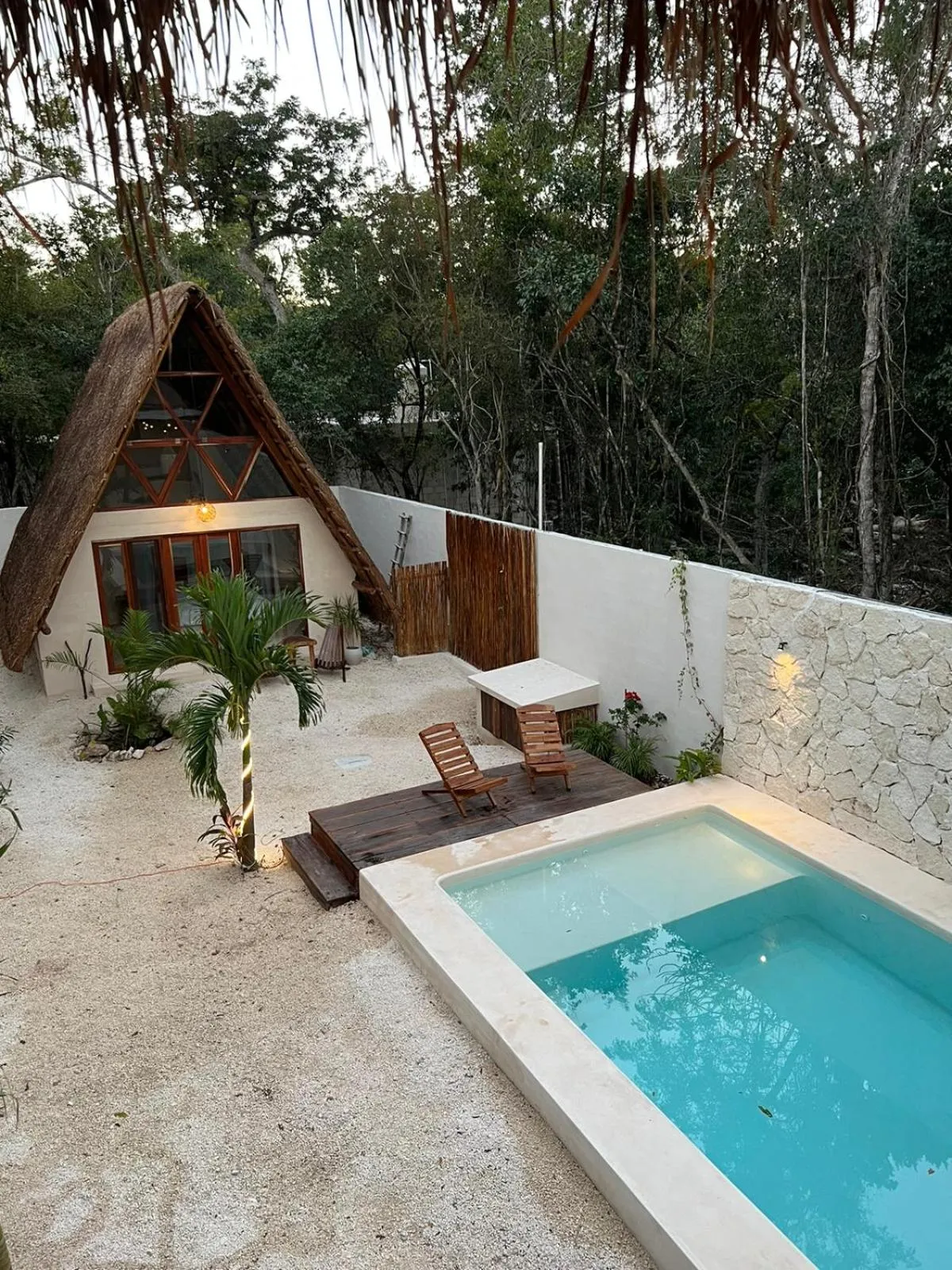 Swimming pool in Lodge Tzunum Jade