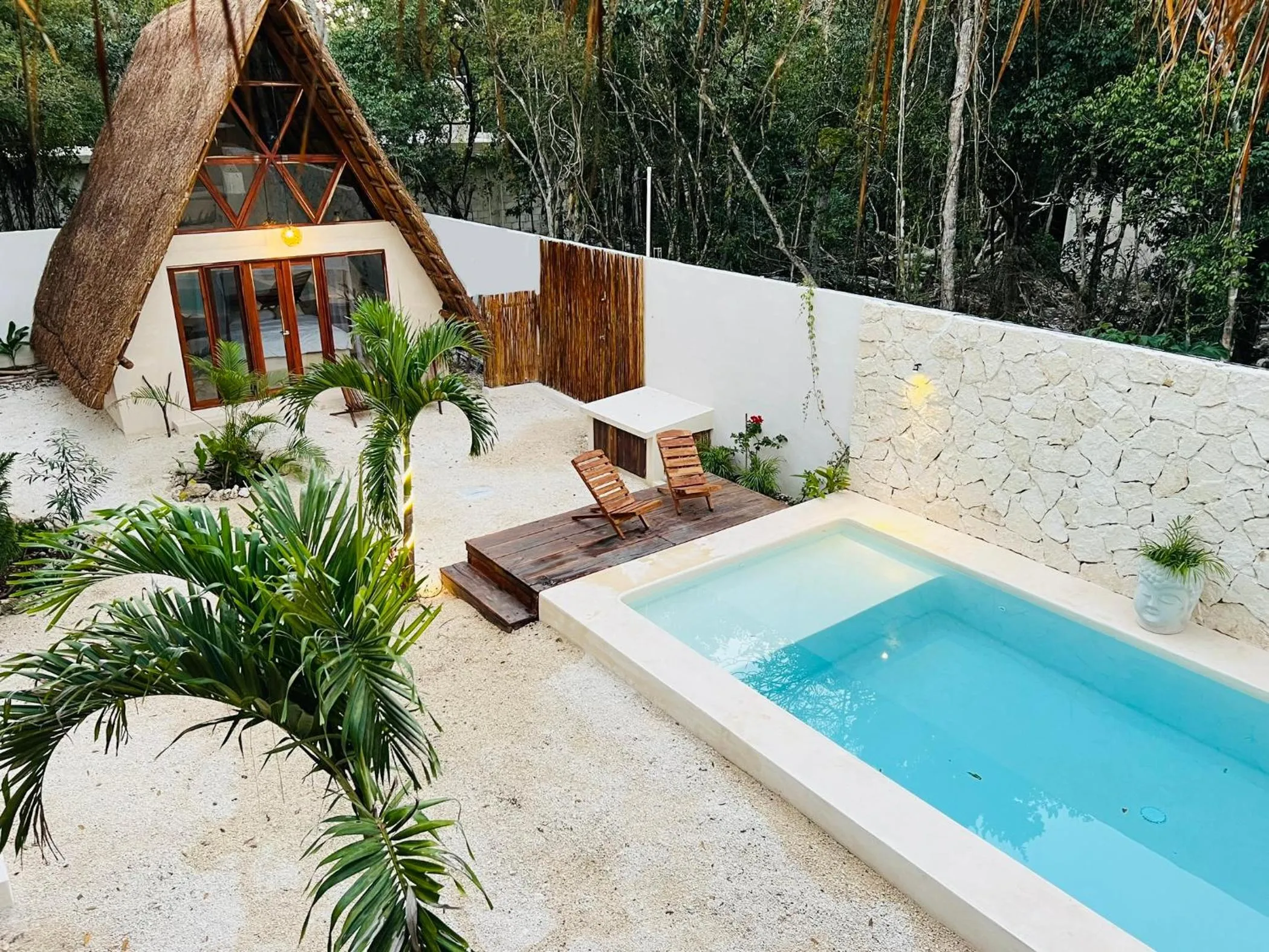 Pool view in Lodge Tzunum Jade