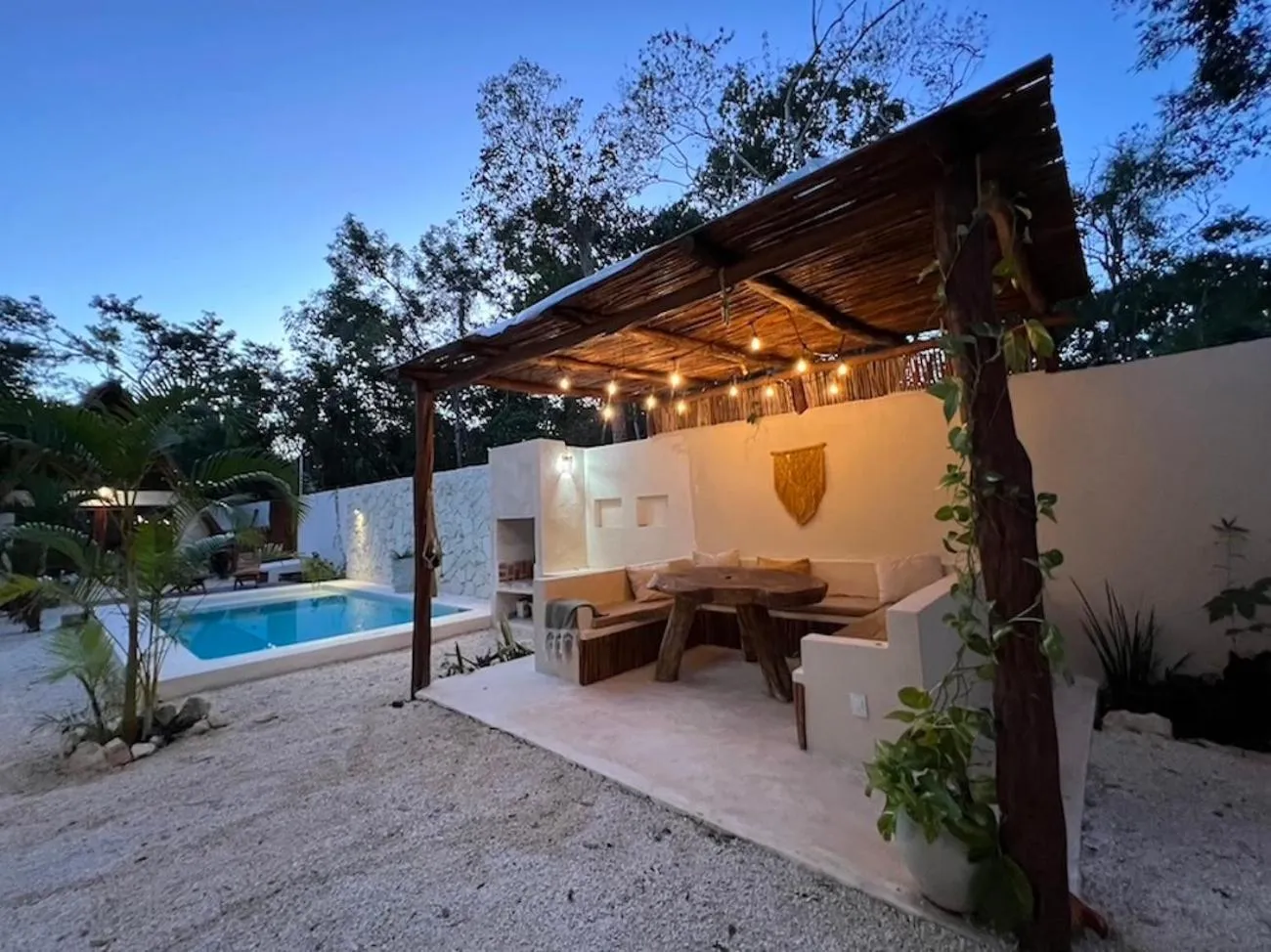 Garden view in Lodge Tzunum Jade