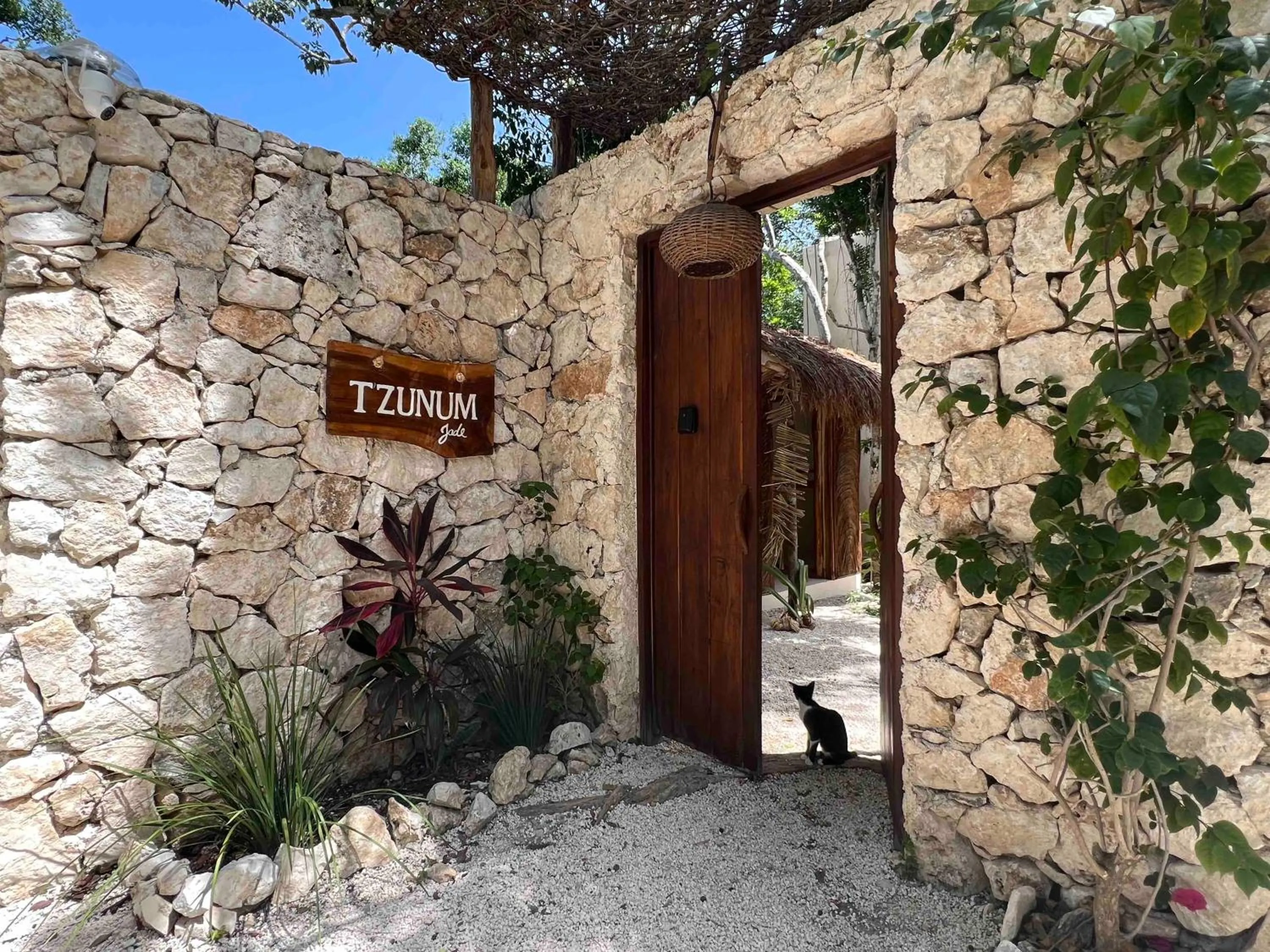 Facade/entrance in Lodge Tzunum Jade