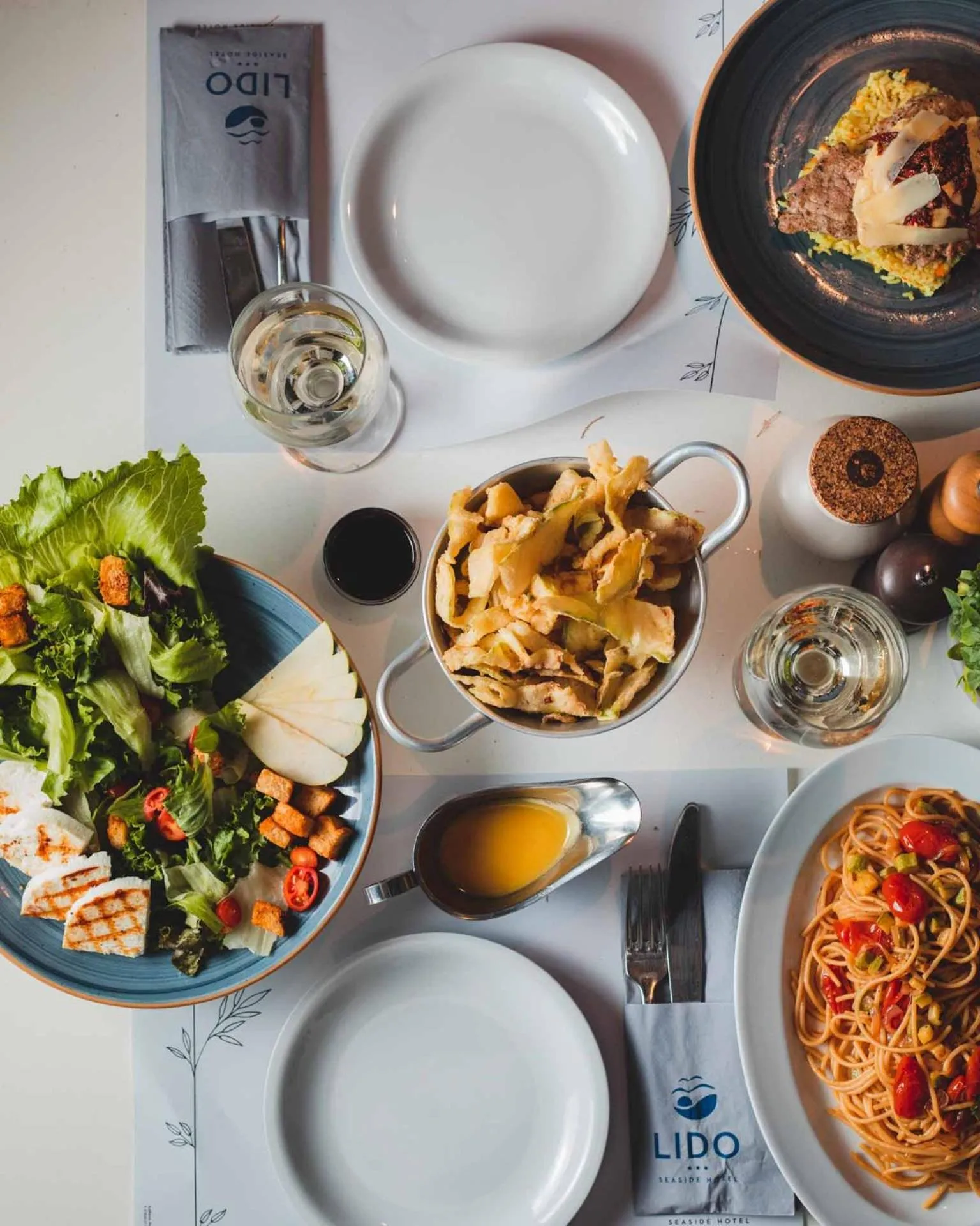 Restaurant/places to eat in Lido Hotel