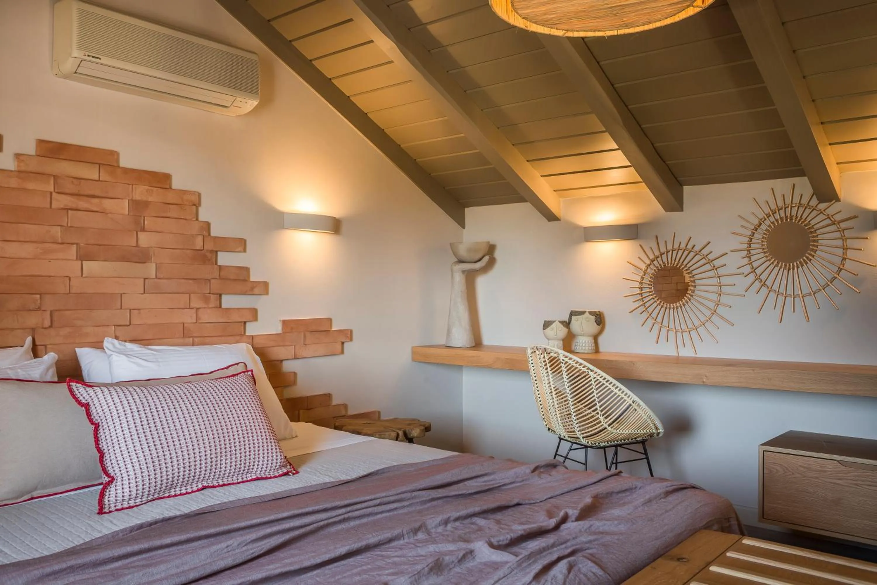 Bed in Avithos Resort Hotel