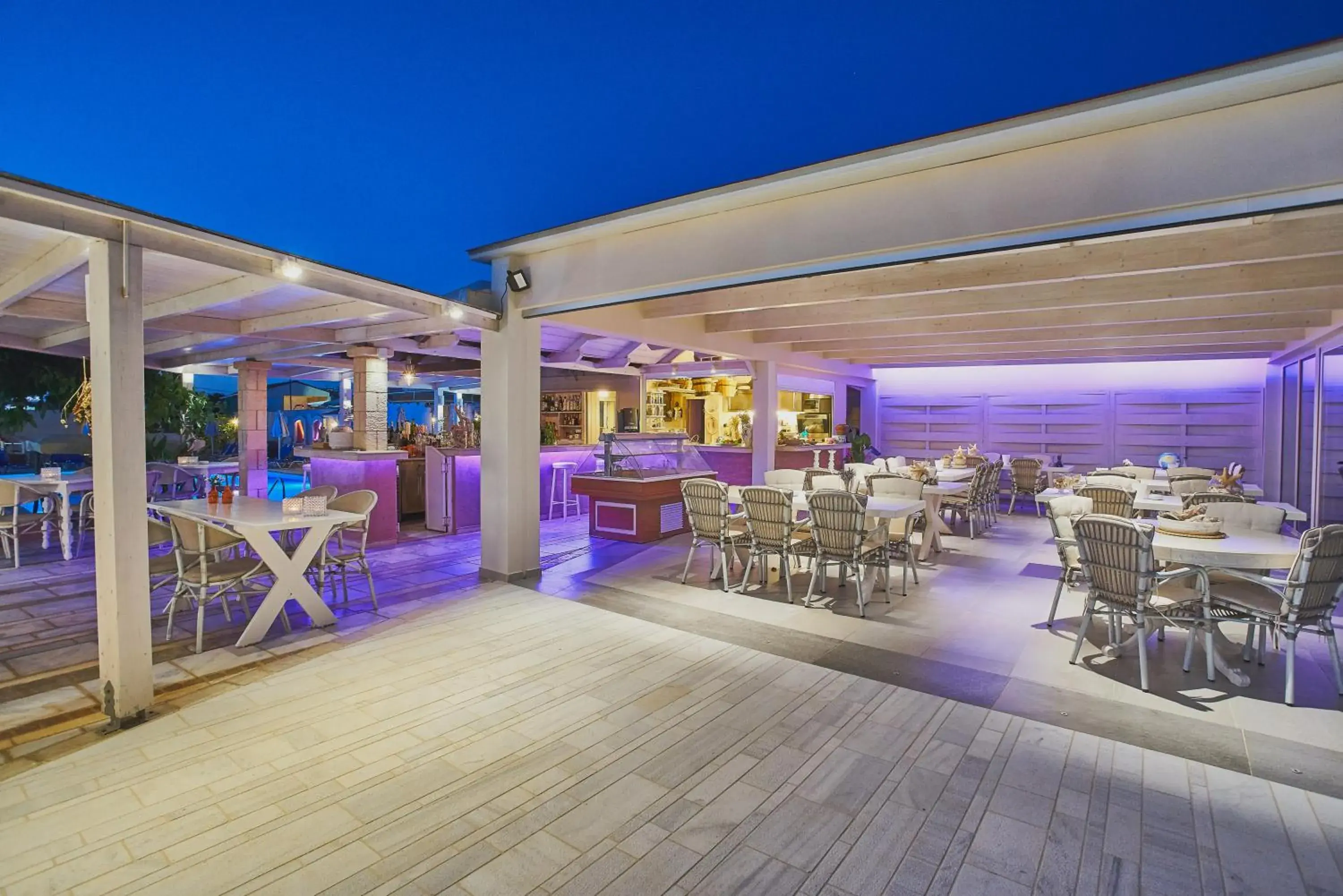 Restaurant/places to eat in Golden Bay Hotel Apartments Restaurant/places to eat in Golden Bay Hotel Apartments