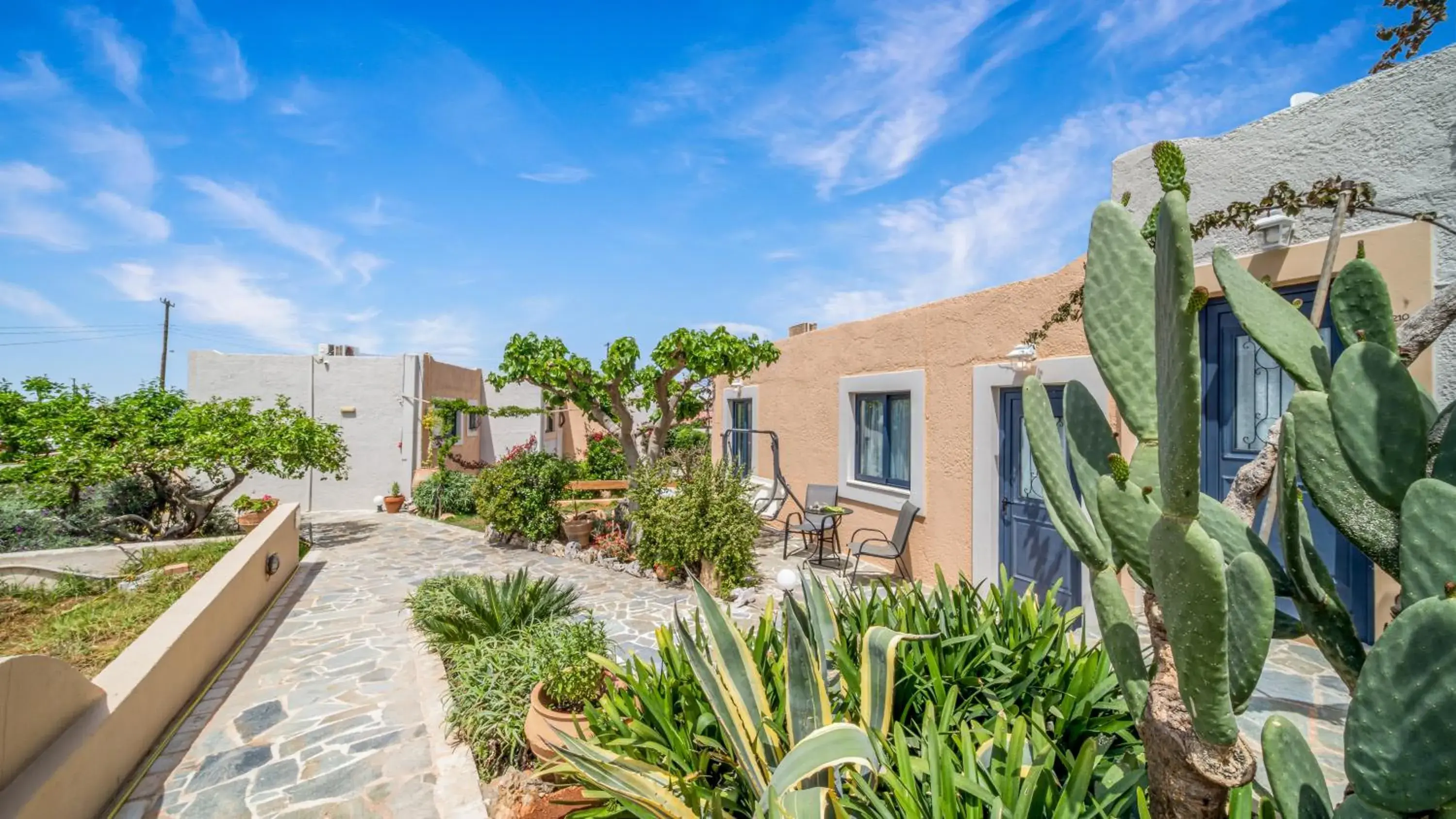 Property building in Golden Bay Hotel Apartments Property building in Golden Bay Hotel Apartments