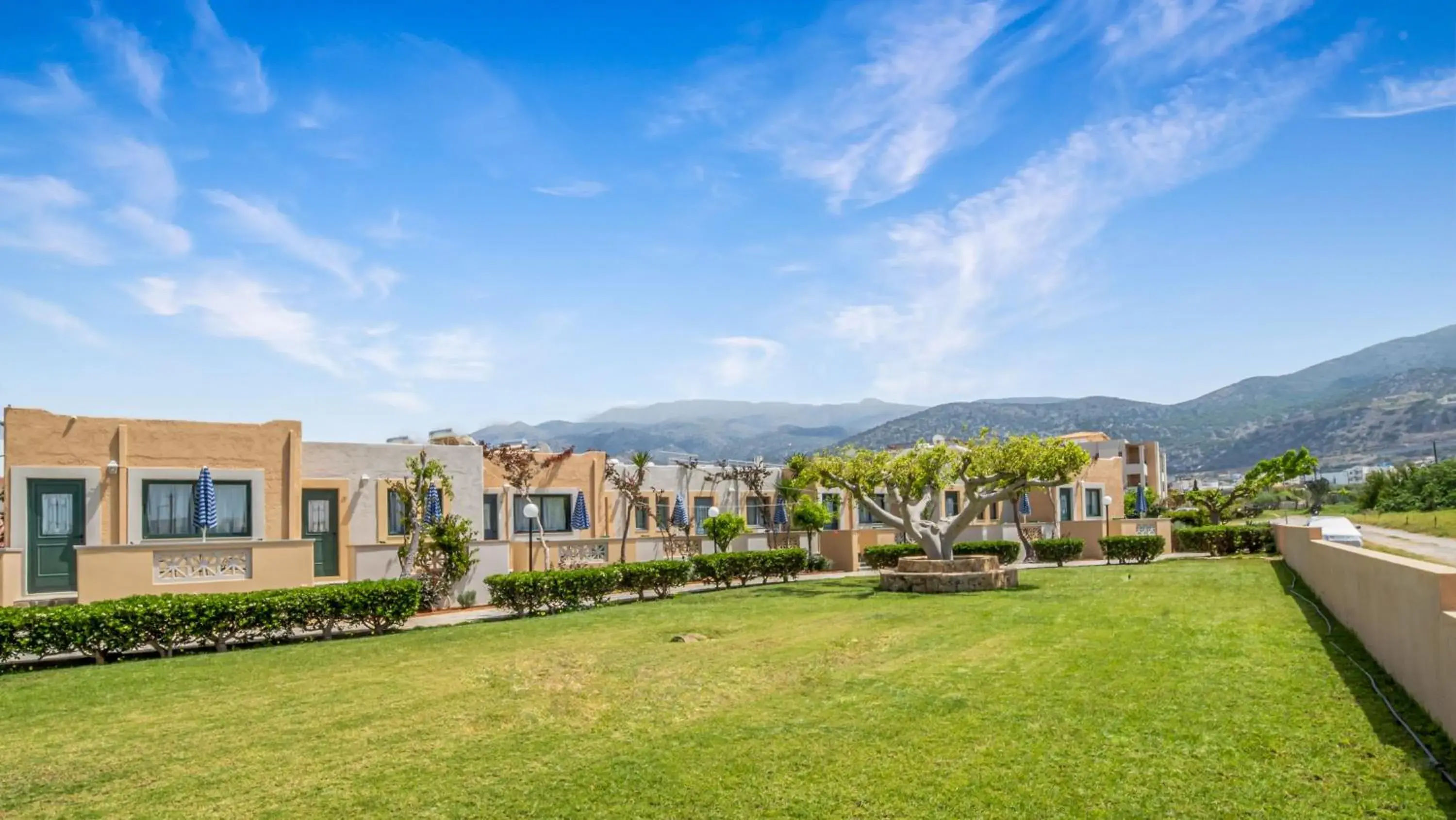 Property building in Golden Bay Hotel Apartments Property building in Golden Bay Hotel Apartments