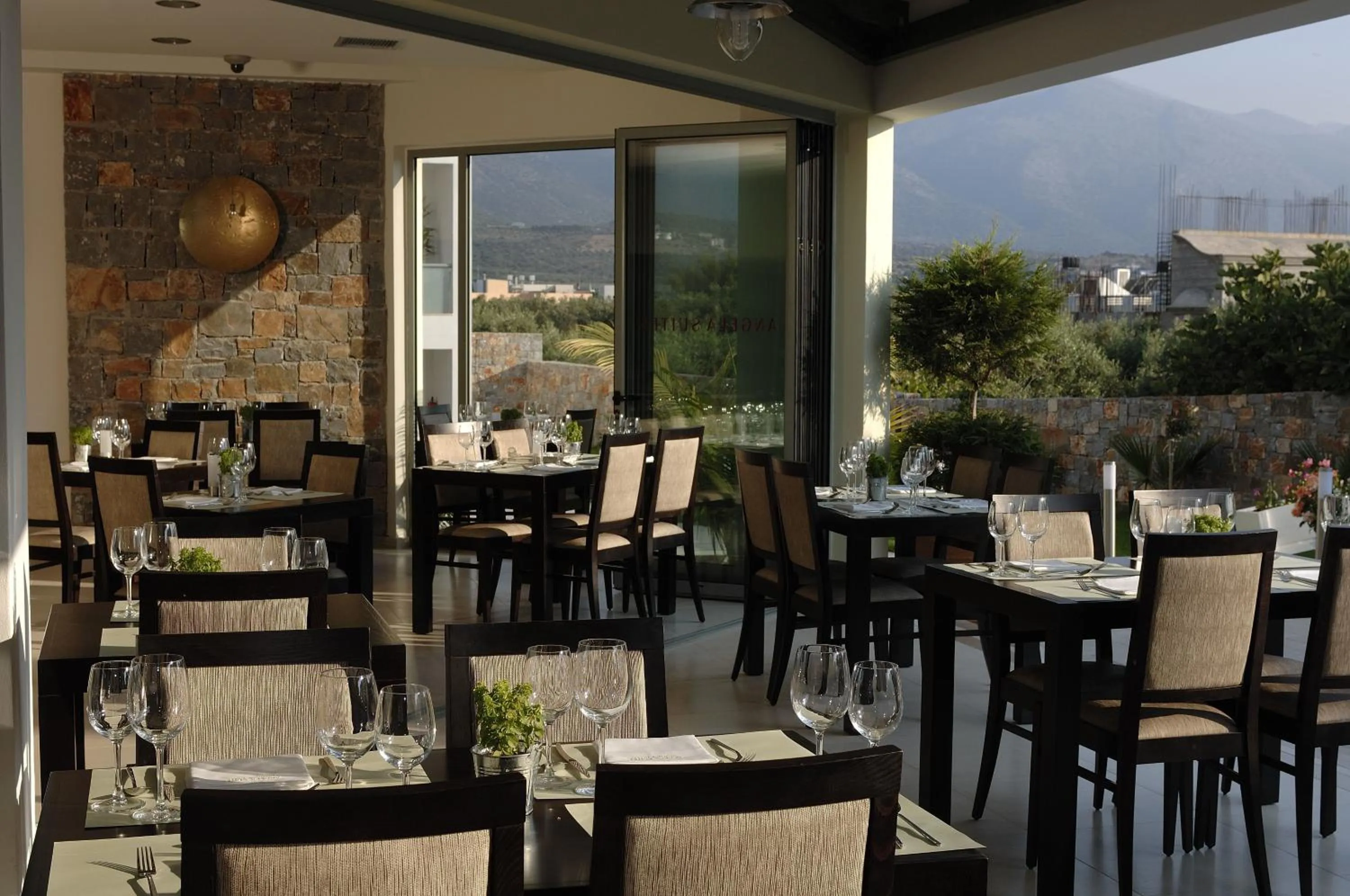 Restaurant/places to eat in Angela Suites Boutique Hotel