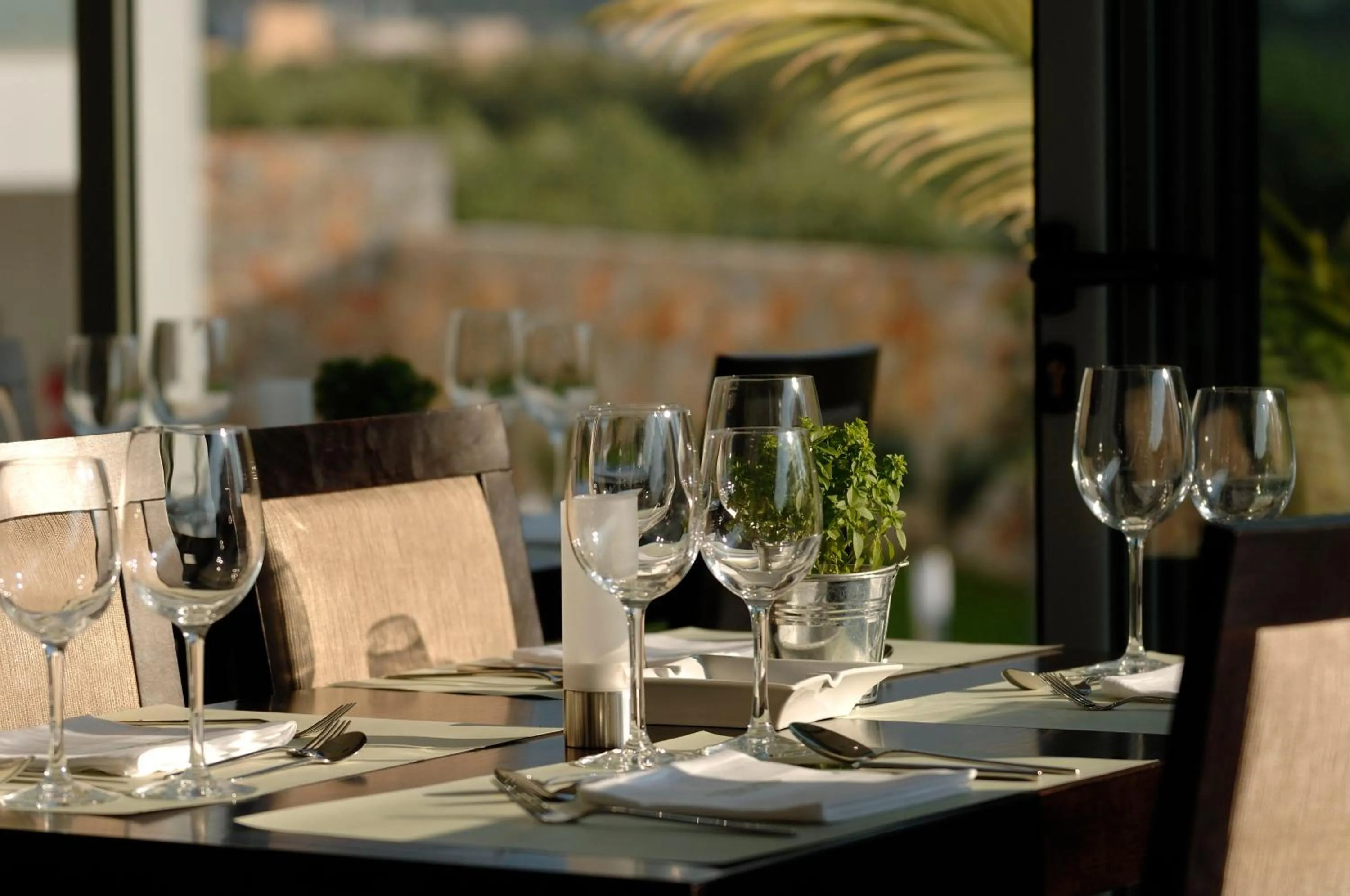 Restaurant/places to eat in Angela Suites Boutique Hotel
