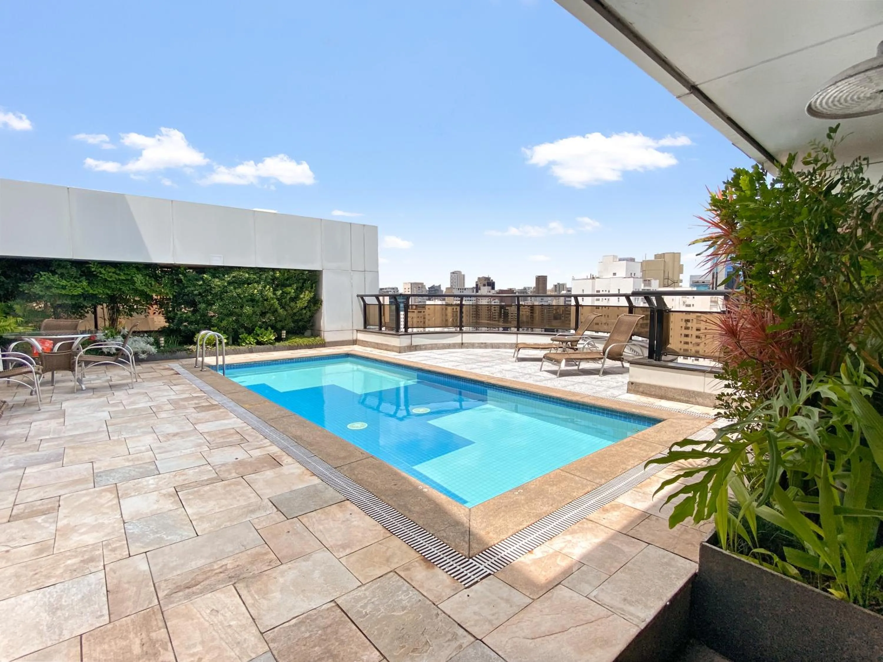 Swimming pool in Hotel Corporativo na Faria Lima