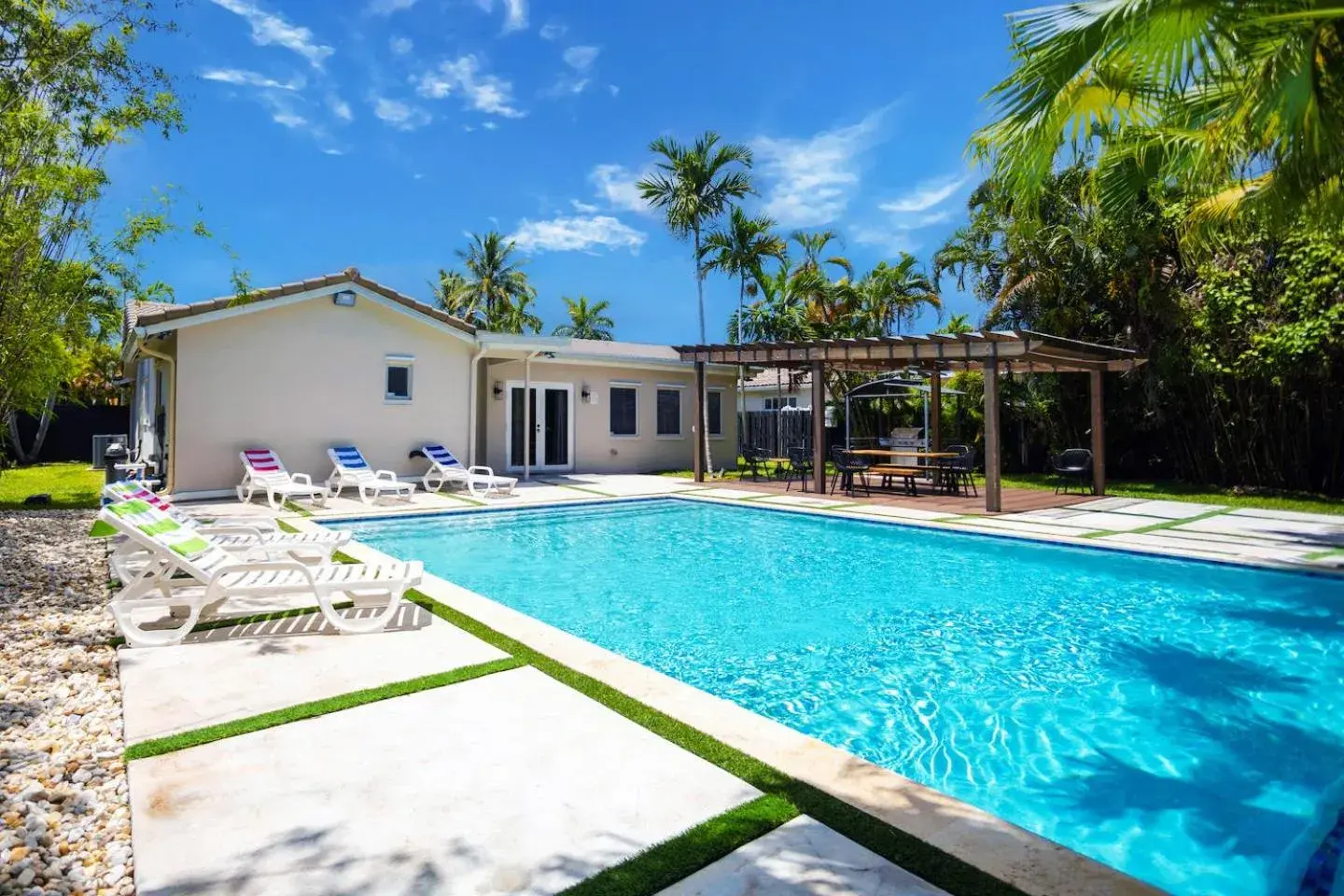 Deluxe 5BR & 3BA Villa in Hollywood Lakes near Beach Deluxe 5BR & 3BA Villa in Hollywood Lakes near Beach