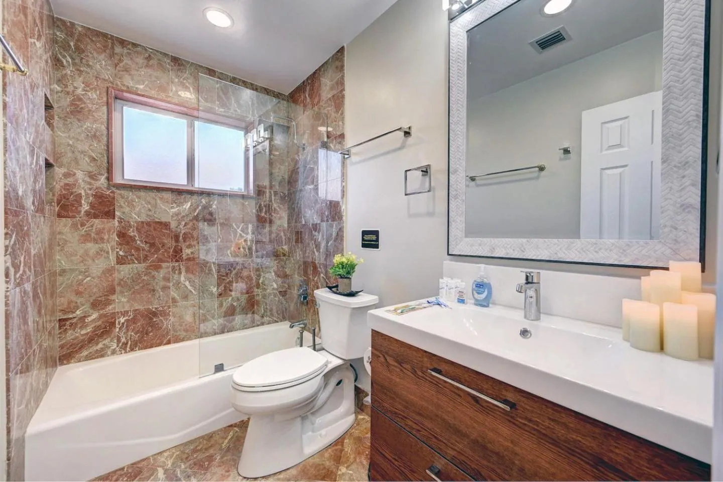 Shower in Deluxe 5BR & 3BA Villa in Hollywood Lakes near Beach