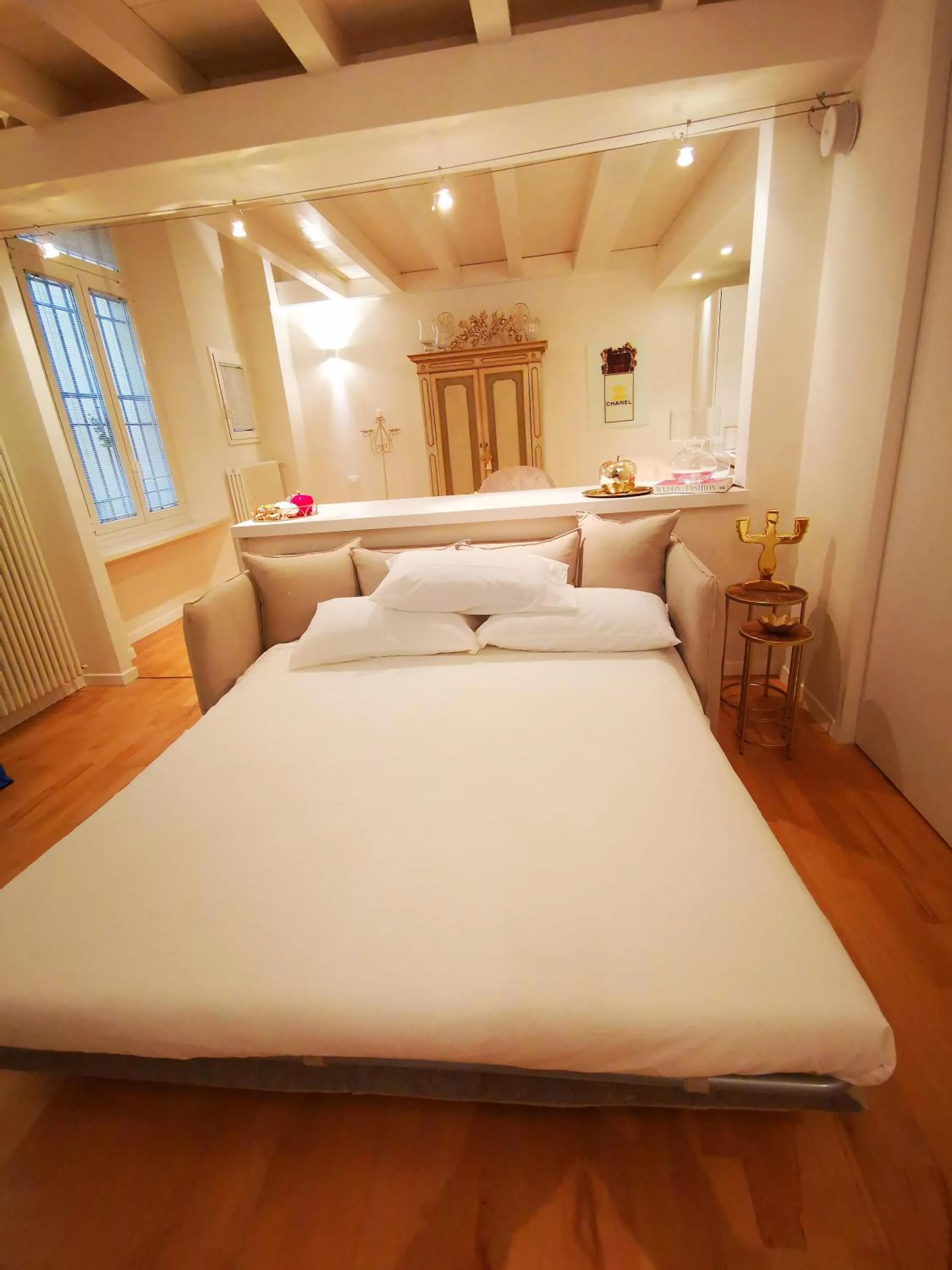 Gombruti14 Boutique Home