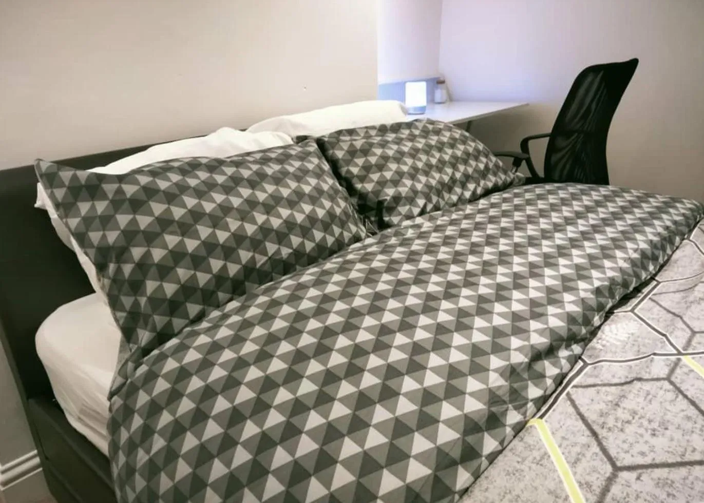 Bedroom, Bed in Fully-equipped flat in the city of London