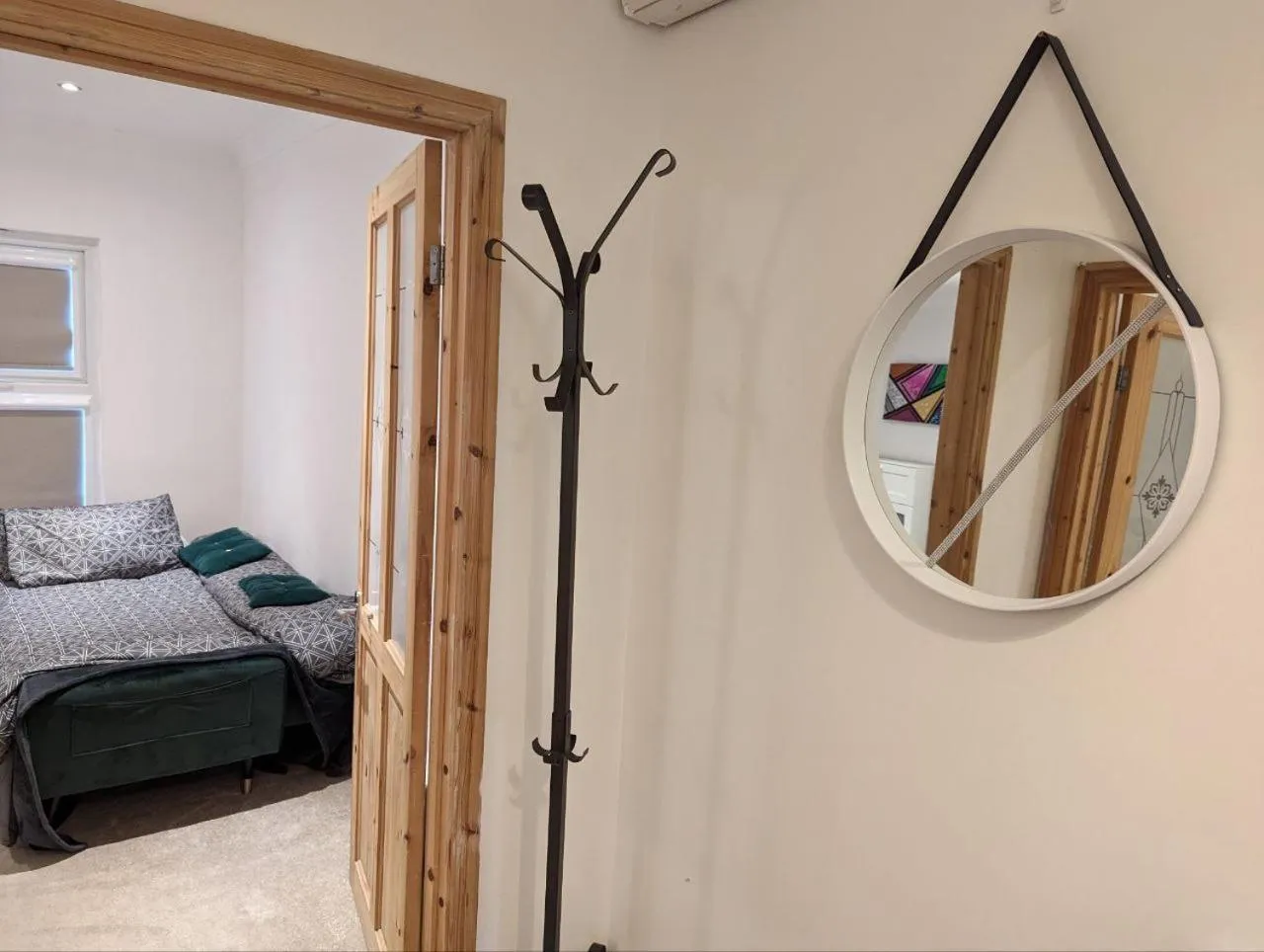 Photo of the whole room, Bed in Fully-equipped flat in the city of London