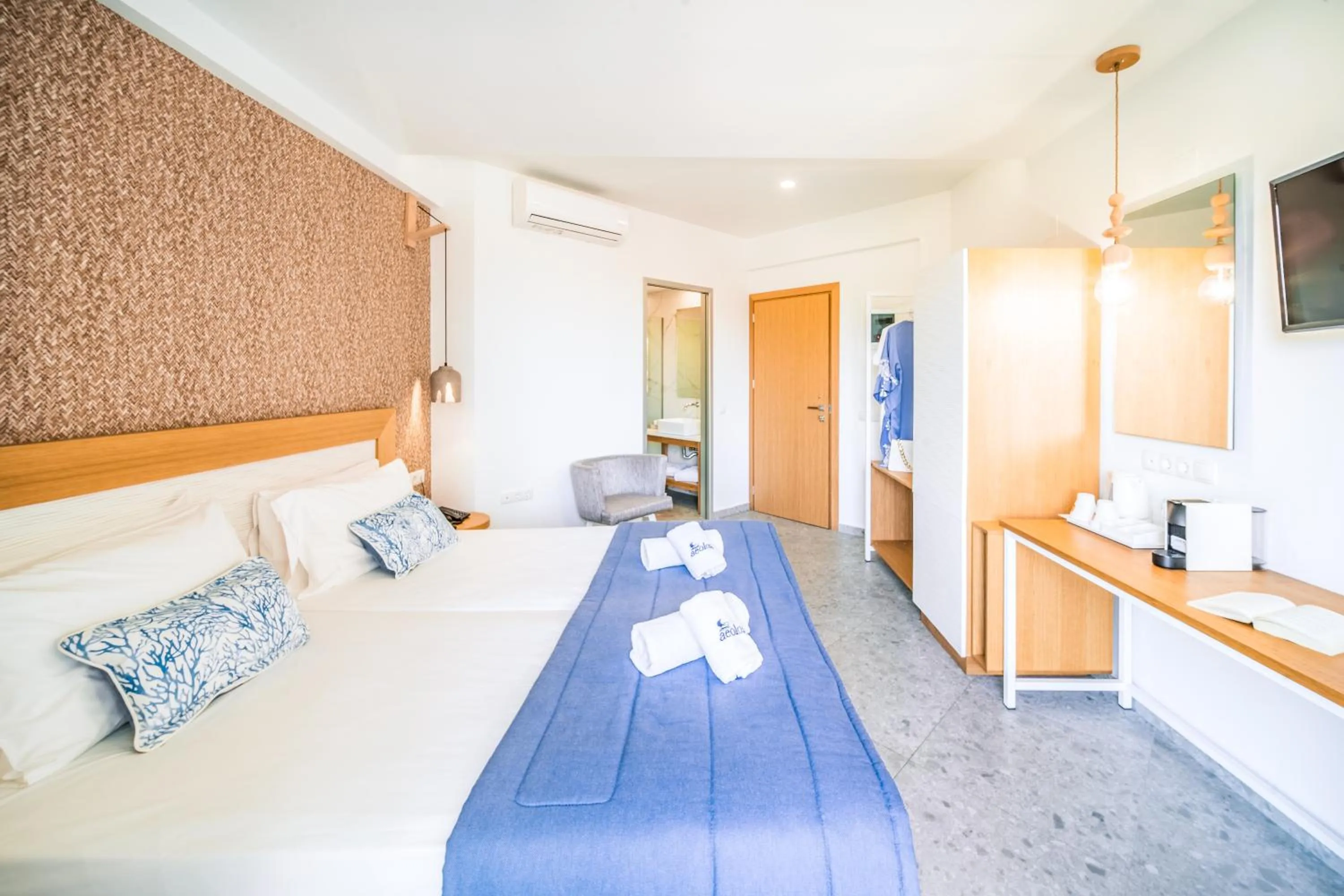 TV and multimedia in Aeolos Beach Resort