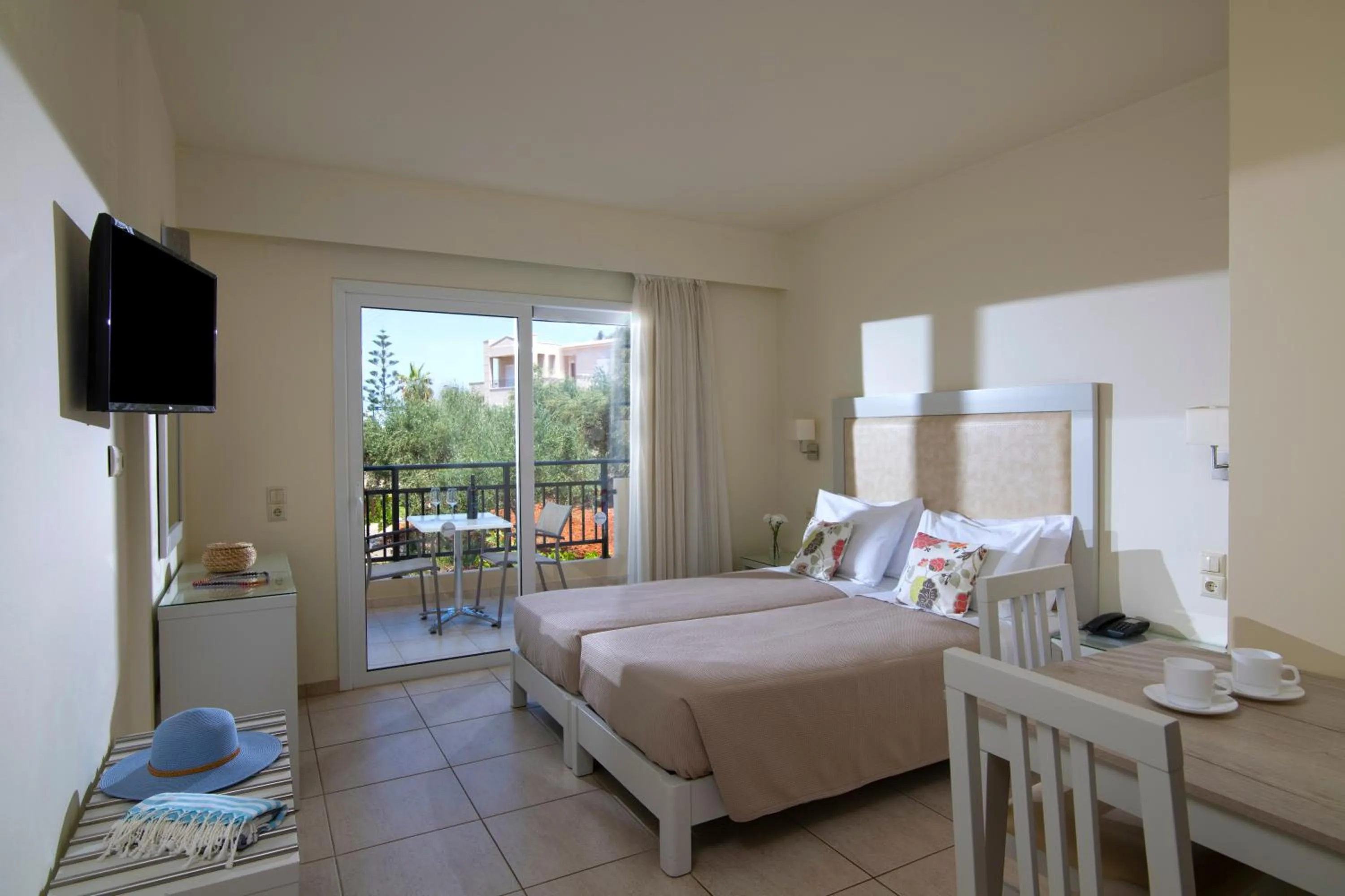 Bedroom, Bed in Rainbow Apartments