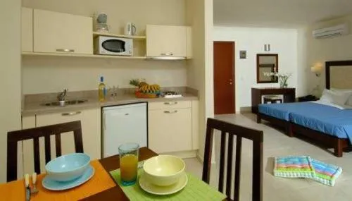 Kitchen or kitchenette, Bed in Rainbow Apartments
