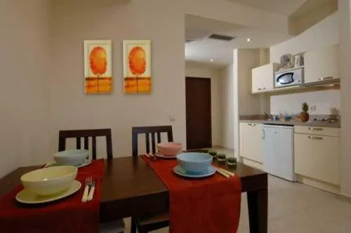 Kitchen or kitchenette in Rainbow Apartments
