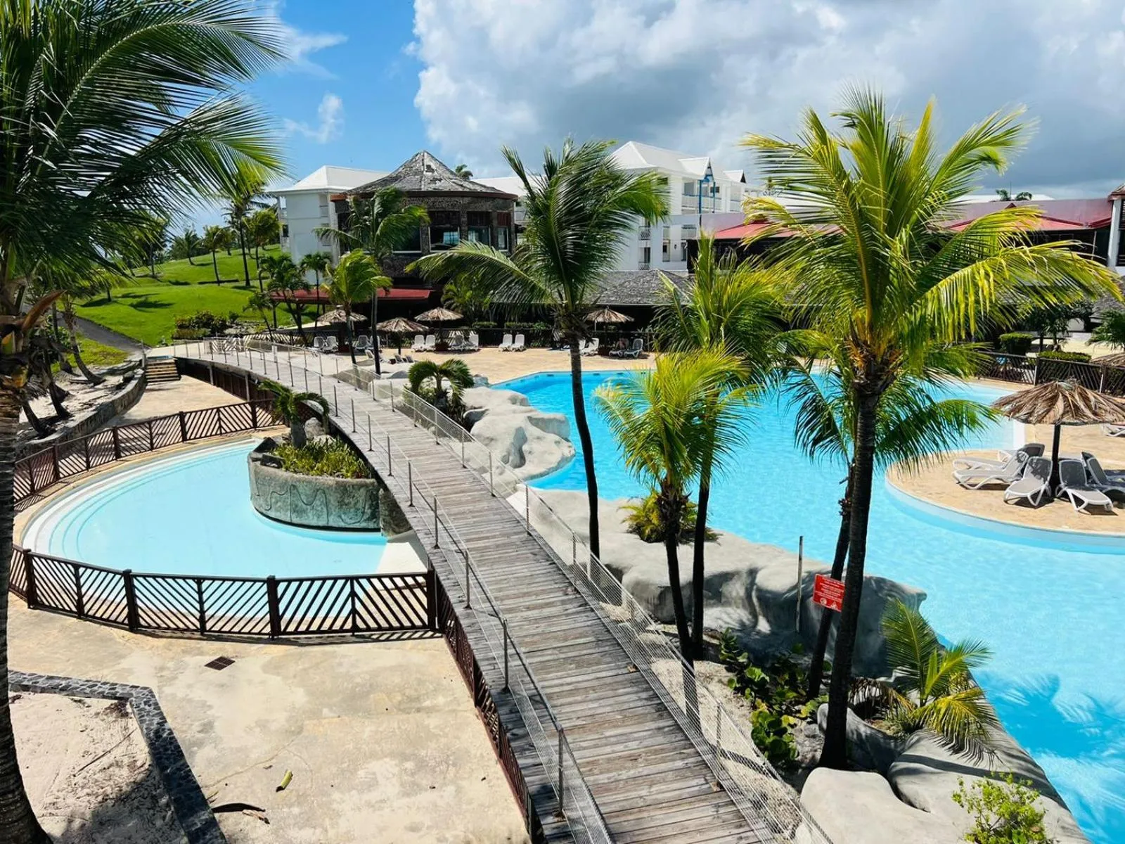 Swimming pool in Nouveau le Ti Merveilleux du Manganao, accès plage