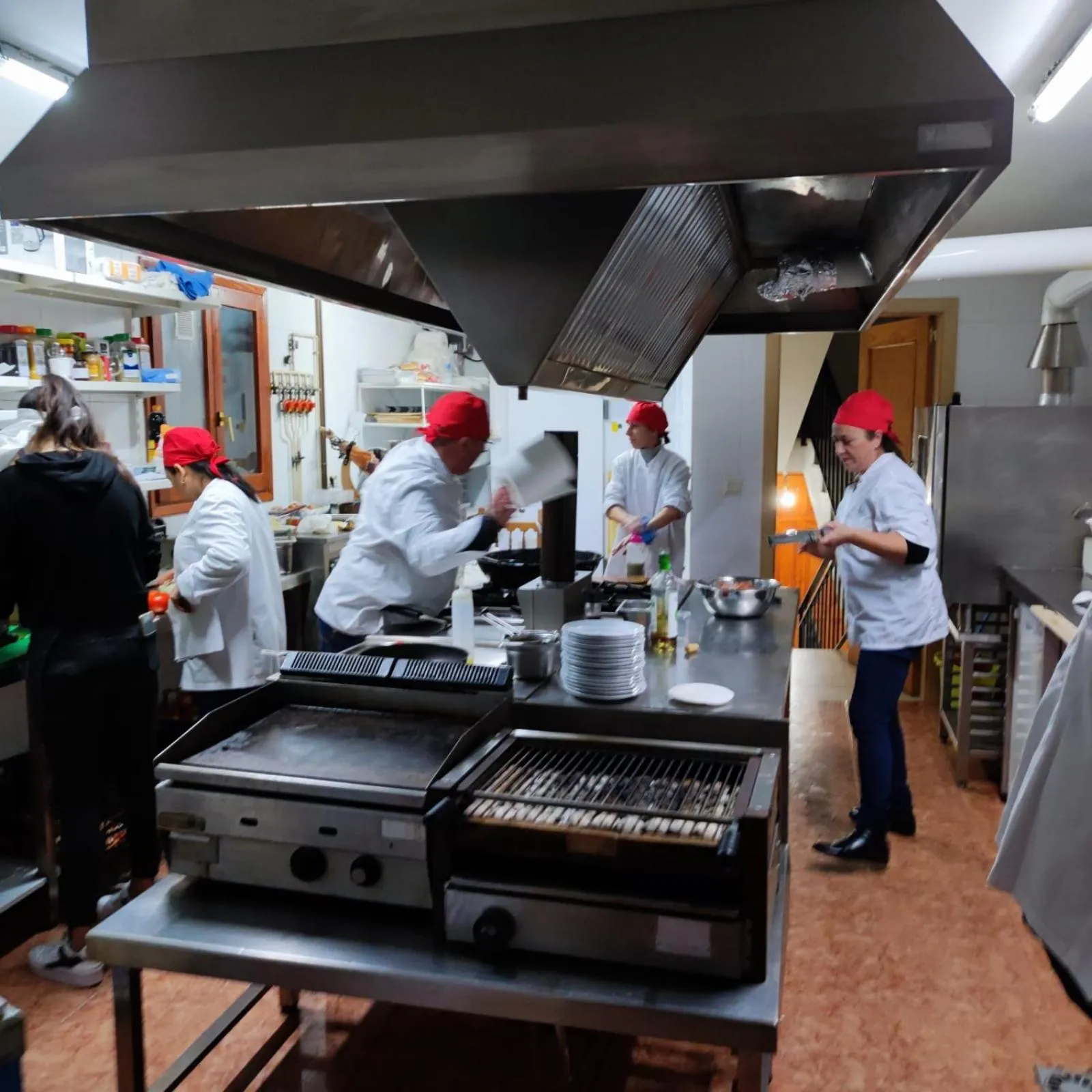 Restaurant/places to eat in Pensión Mesón La Lonja - Herbers